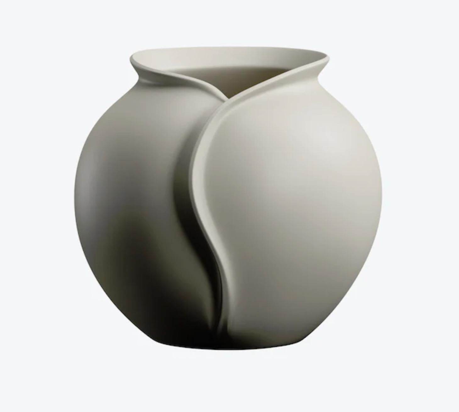 The Collar series, handmade from stoneware, are bold yet sensual in design. The small planter's curves and details will make a statement in any room with a beautiful plant or as a stand-alone form.

Available in matte black or ivory stoneware.