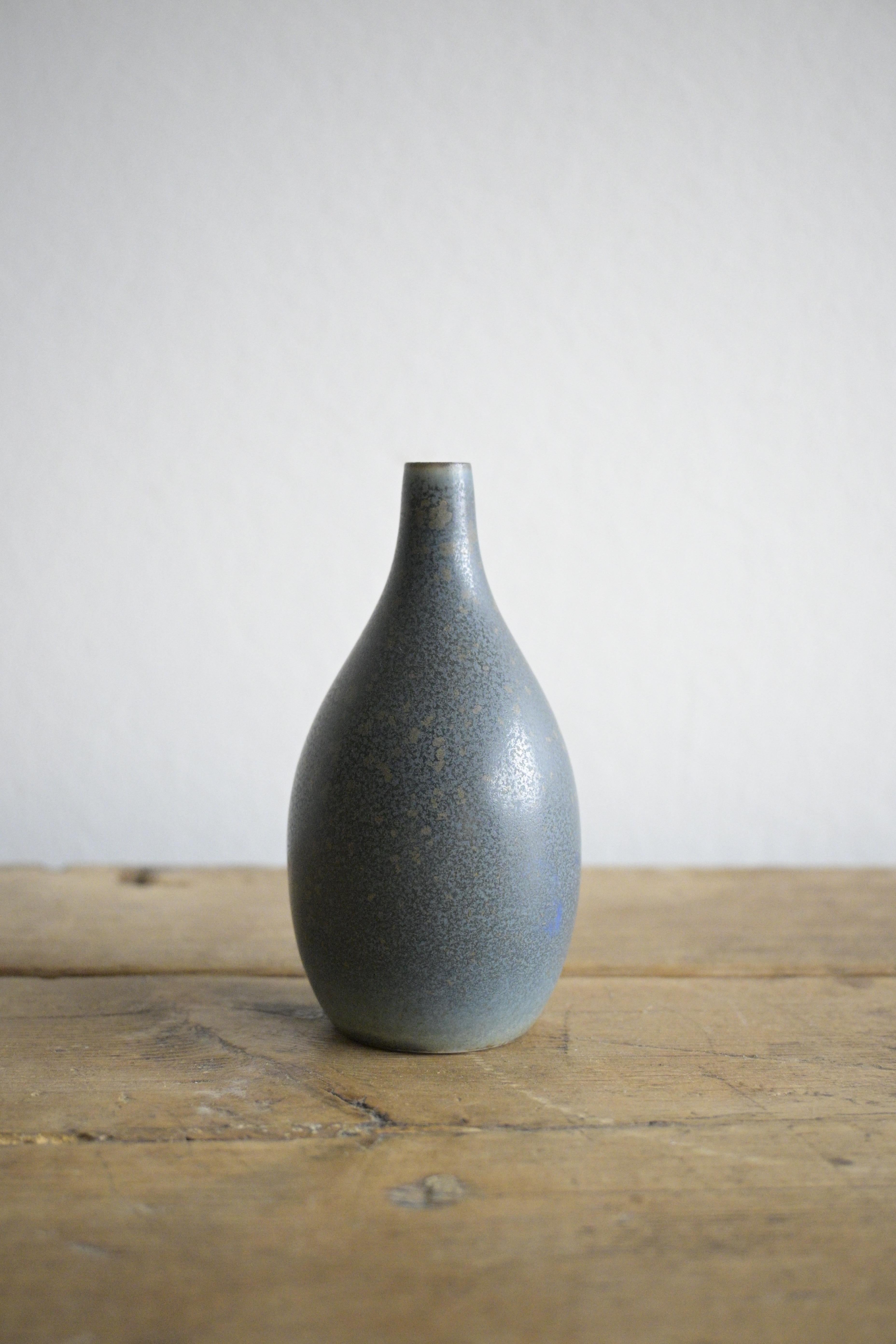 Small stoneware vase by Carl-Harry Stålhane, Sweden 1950

Blue-rusty brown glaze with a smooth, organic shape.

Model: SXH
Excellent condition.

Heigth: 10 cm/3.9 inch
Diameter: 5 cm/1.9 inch


Stålhane began his career at Rörstrand Porcelain