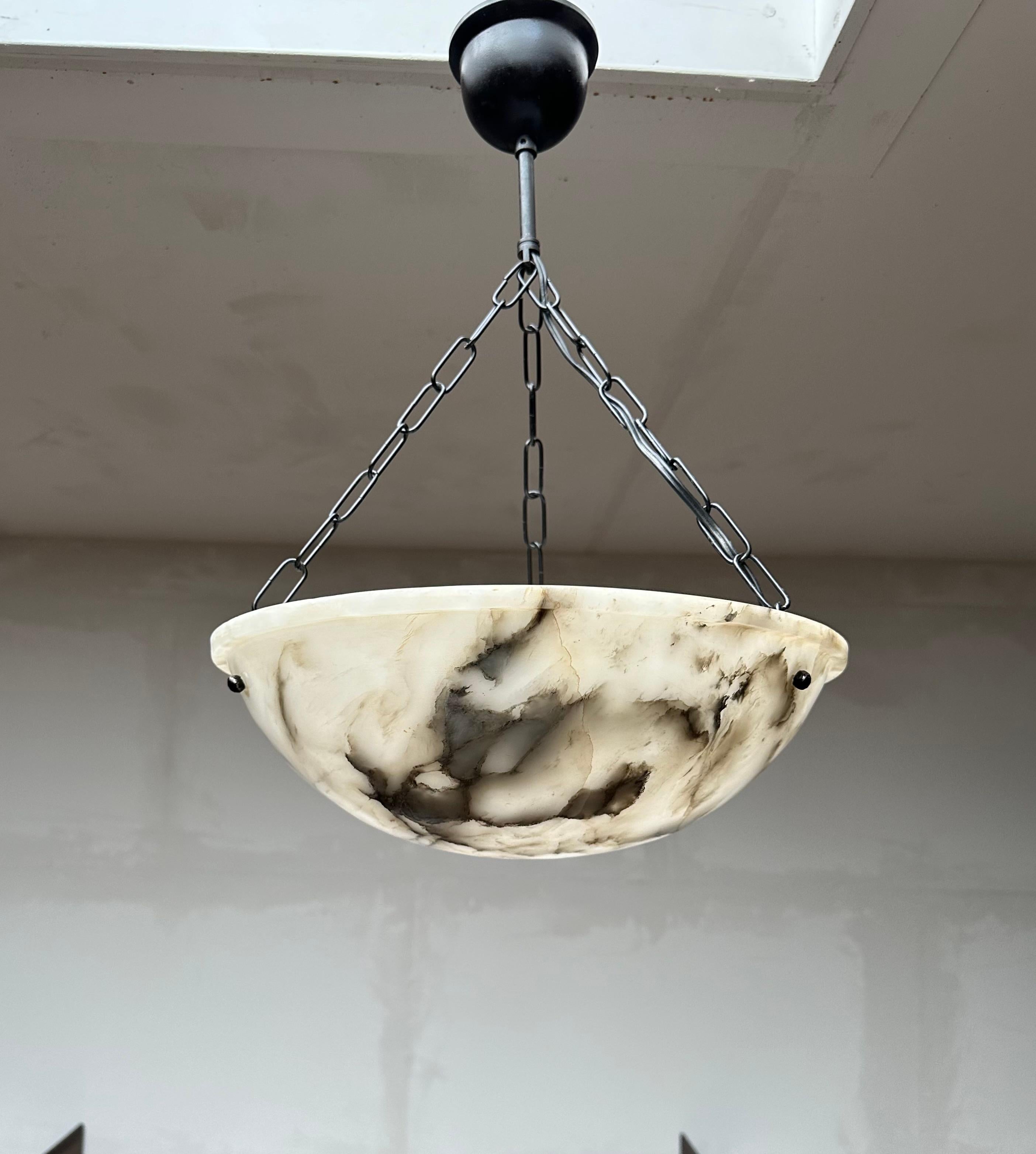 Petite lampe suspendue Art Déco en forme de lune en albâtre blanc et noir  en vente 2