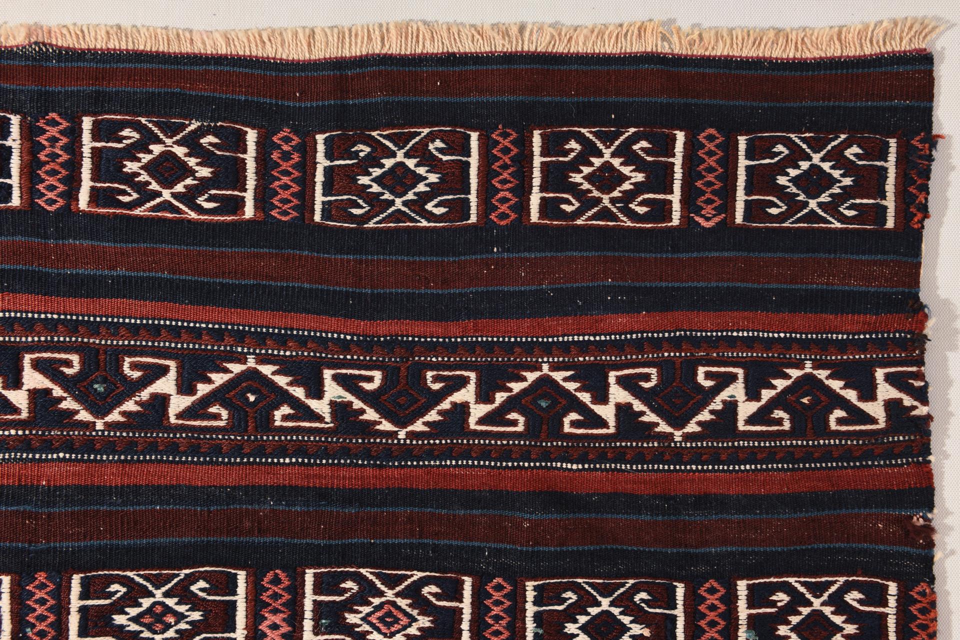 Tessuto a mano Kilim piccolo a righe in vendita