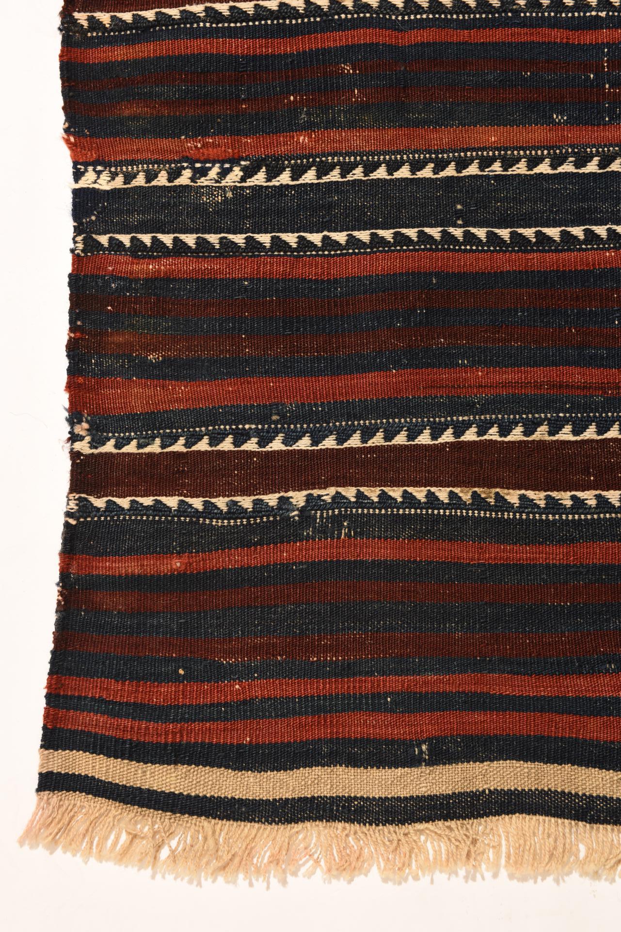 Small Striped Kilim In Excellent Condition For Sale In Alessandria, Piemonte