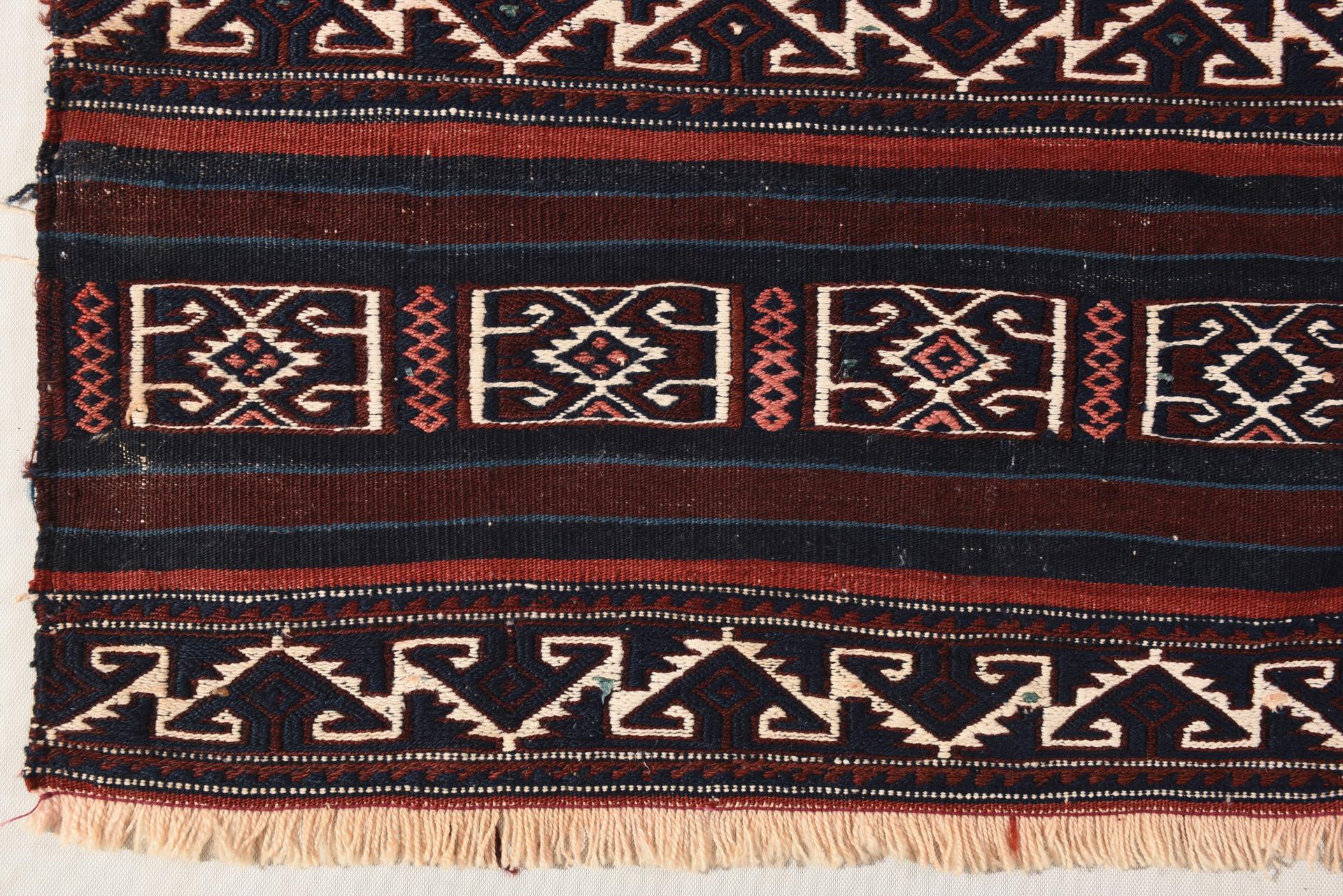 XX secolo Kilim piccolo a righe in vendita