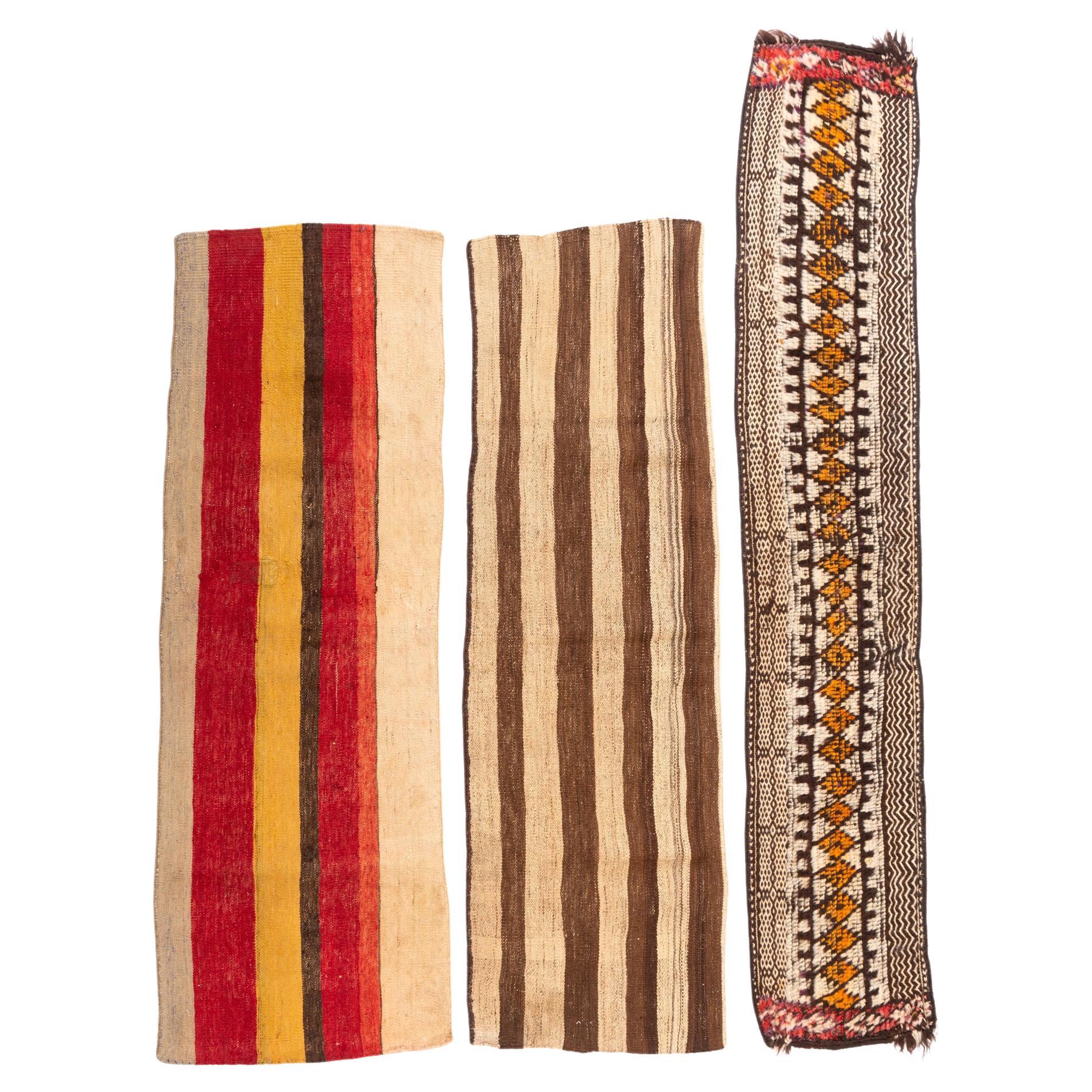 Small strips of old oriental kilims, to use everywhere: simple, not too large, clean and pleasant.
1) red and yellow striped kilim - cm. 116 x 40 -
2) beige and brown striped kilim - 113 x 35 cm
3) Moroccan stripe - 135 x 22 cm.