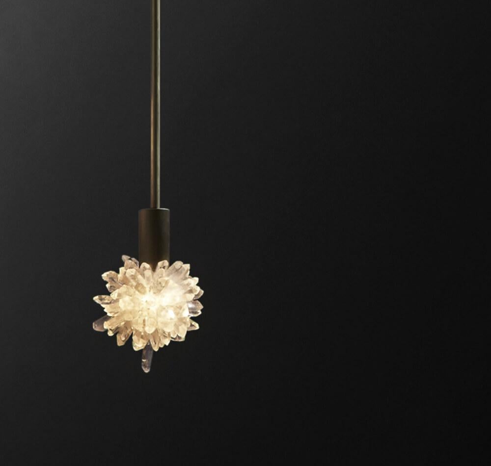 Piccola lampada a sospensione in ottone e cristalli di quarzo Sugar Bomb di Christopher Boots In condizioni Nuovo in vendita a Geneve, CH