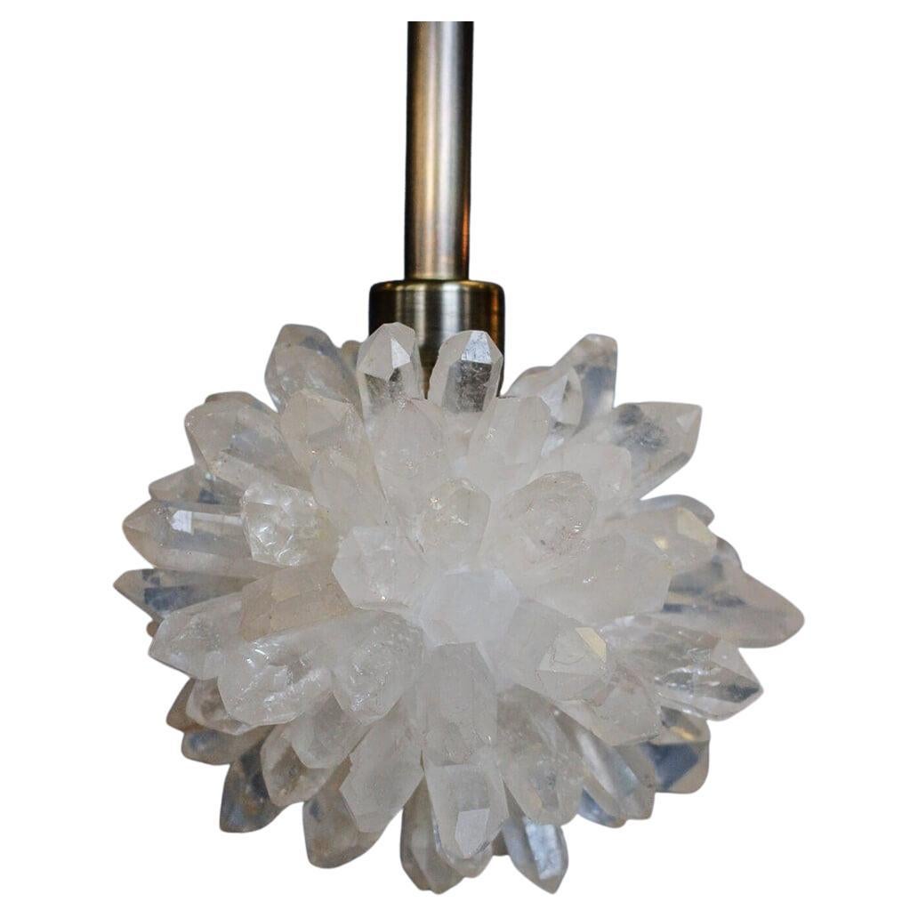 Piccola lampada a sospensione in ottone e cristalli di quarzo Sugar Bomb di Christopher Boots
