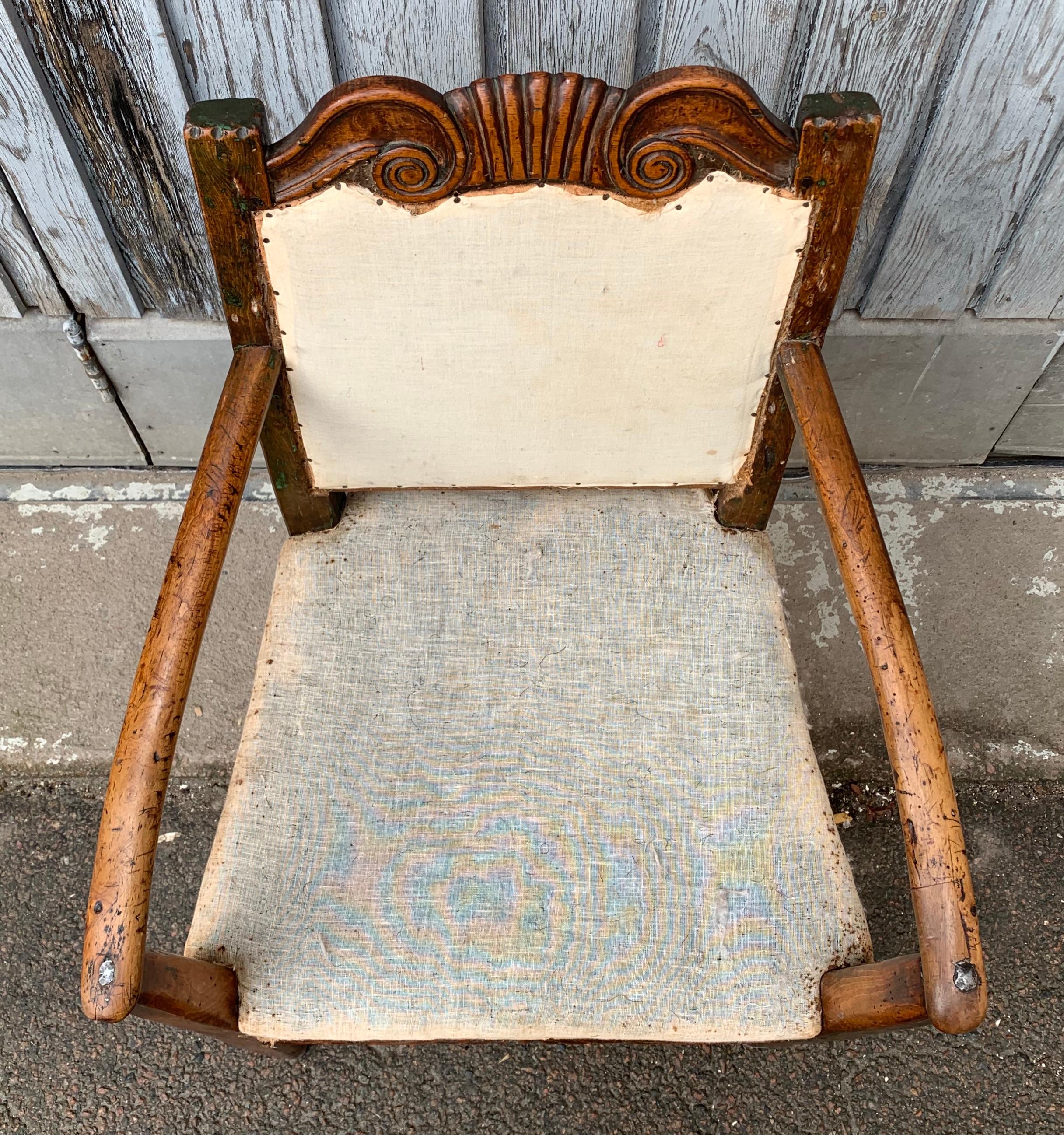 XVIIIe siècle Petit fauteuil d'art populaire suédois primitif rococo du 18ème siècle en vente