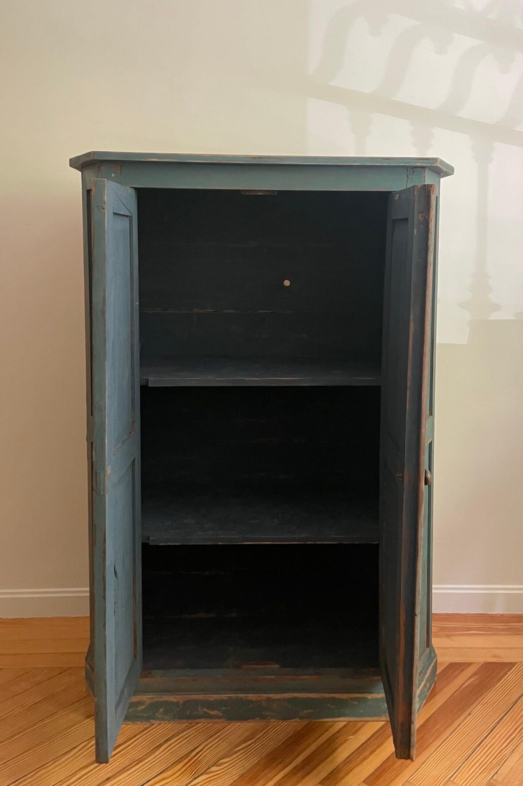 Small Swedish Blue Wardrobe In Fair Condition For Sale In MADRID, ES