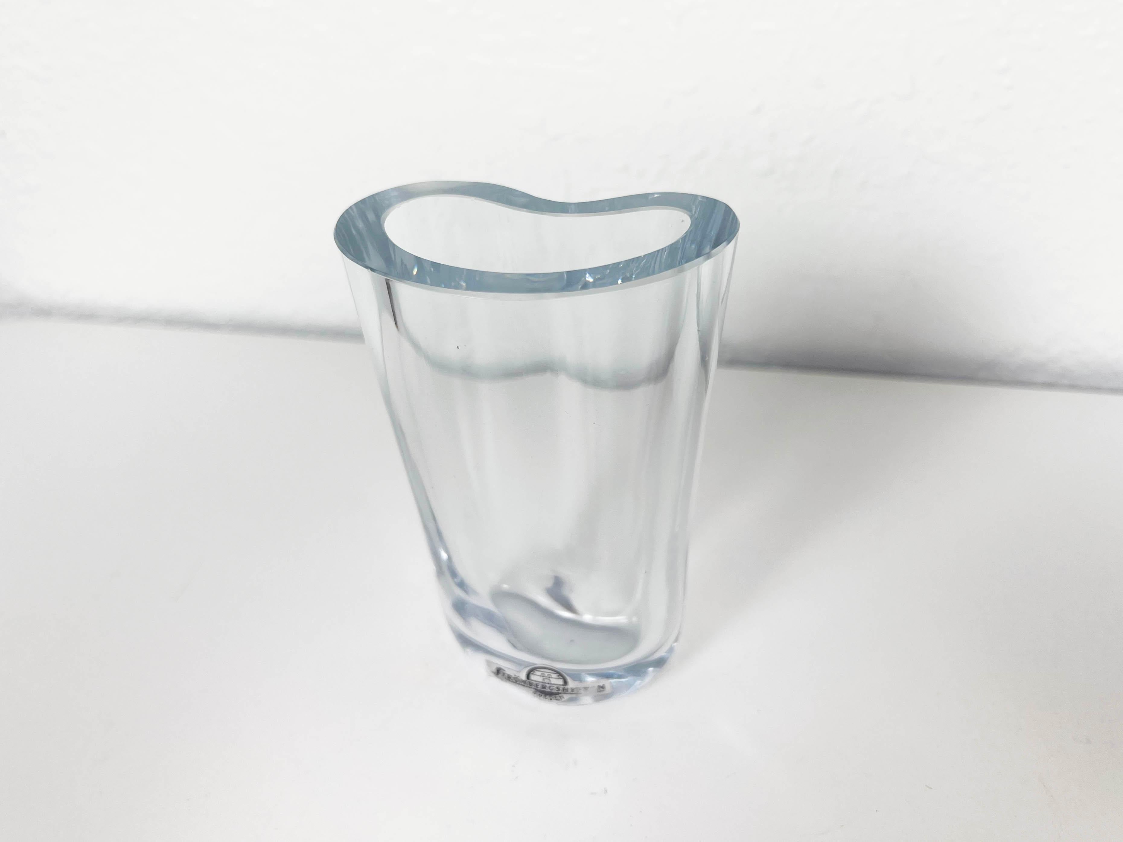 Petit vase suédois en cristal Strombergshyttan en vente 1