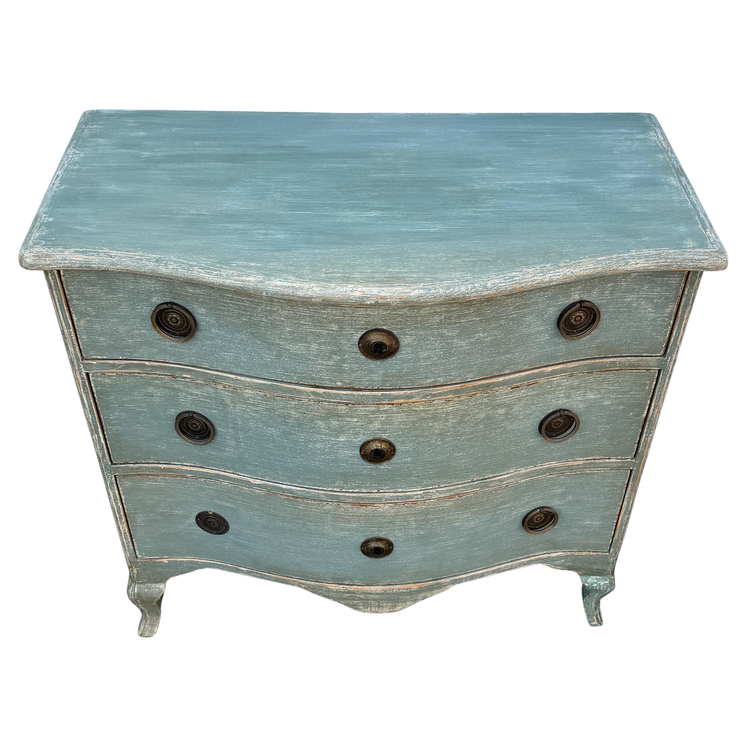 Small Swedish Gustavian Painted Commode or Chest of Drawers In Good Condition For Sale In Haddonfield, NJ