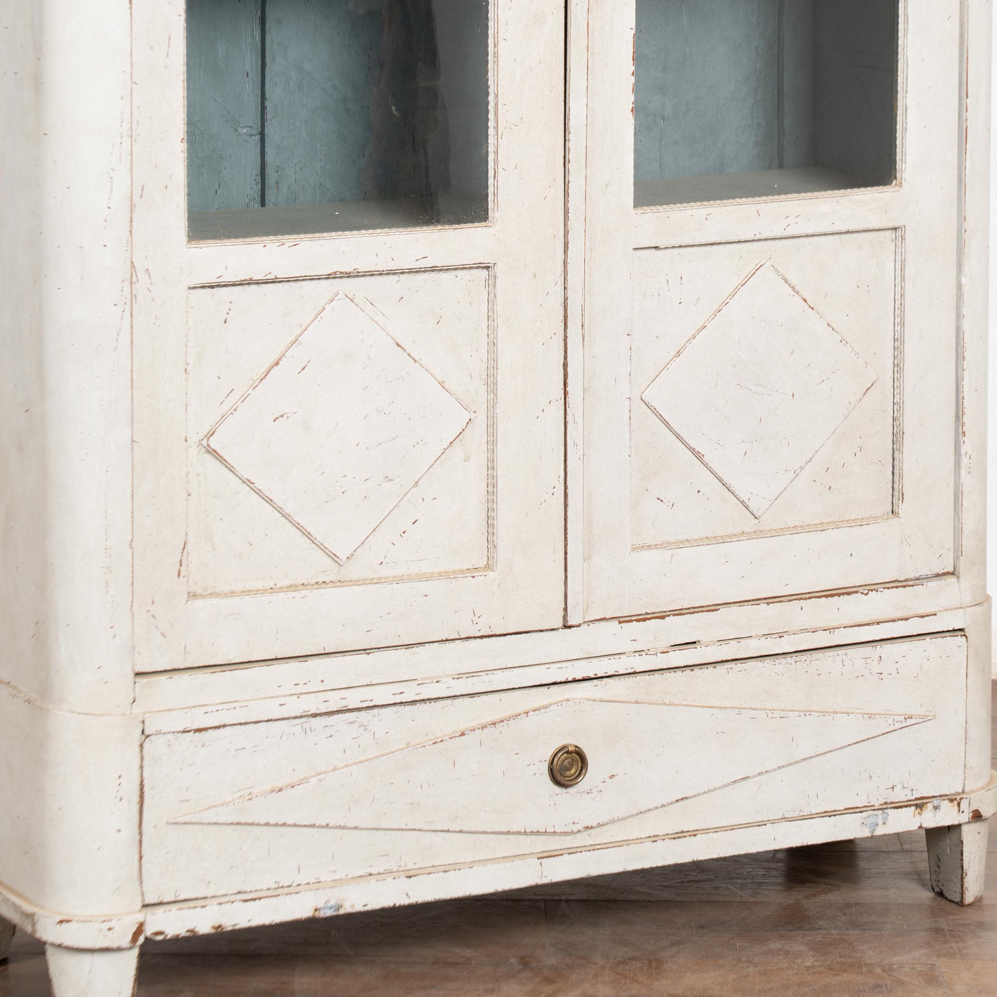 19th Century Small Swedish Gustavian pine bookcase featuring a professionally applied layered For Sale