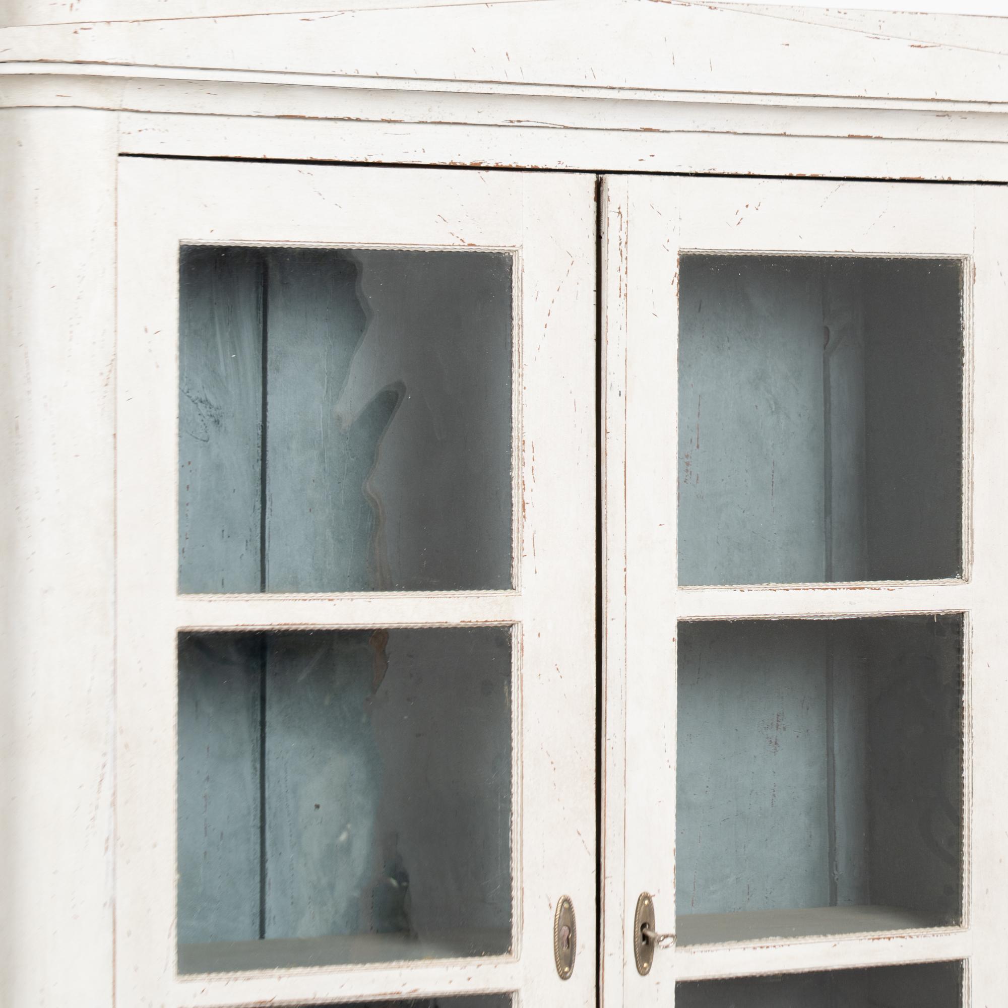 Small Swedish Gustavian pine bookcase featuring a professionally applied layered For Sale 1