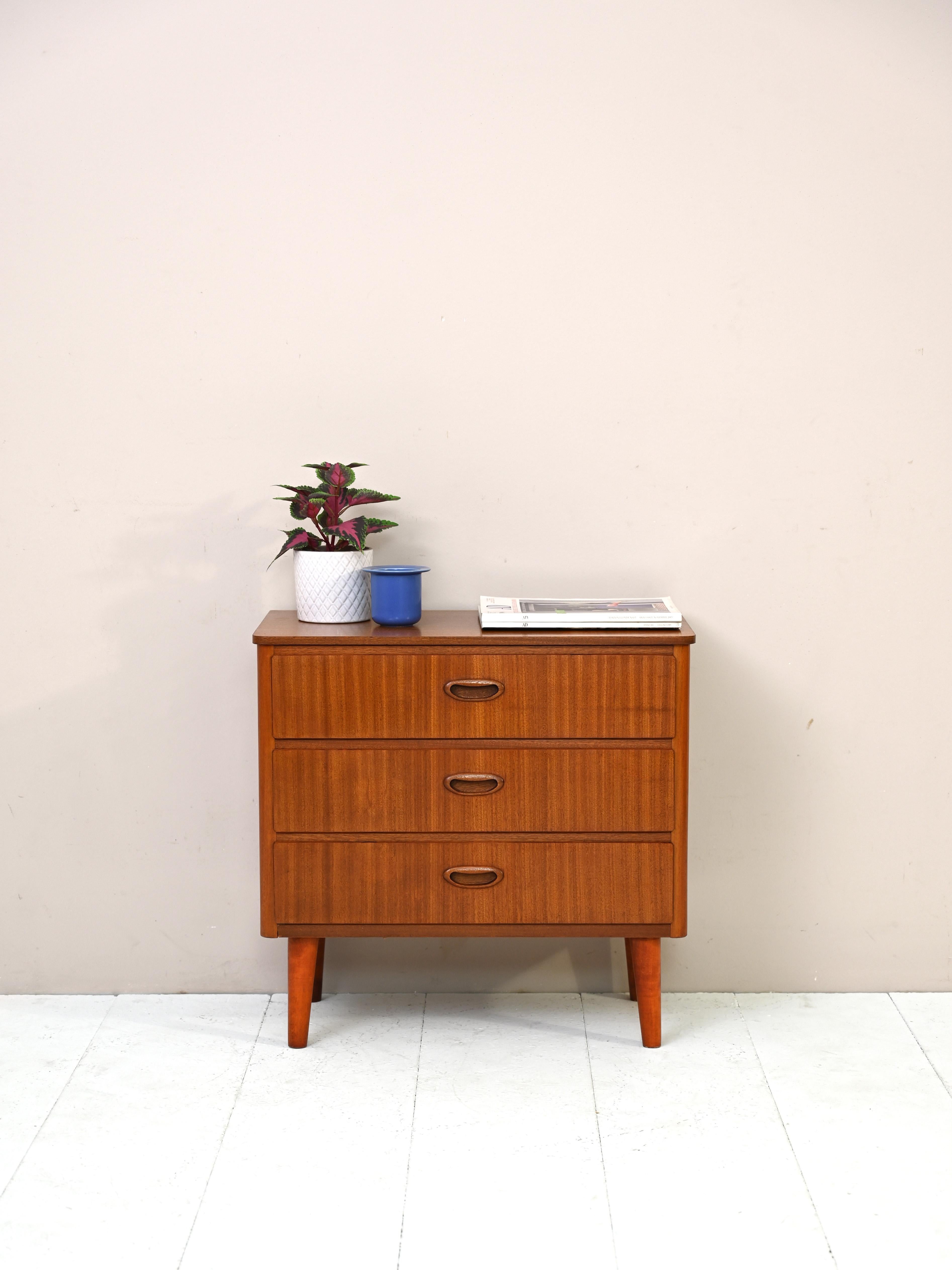Cabinet with three drawers produced in the 1950s.
The structure is linear and no-frills but enriched by the wooden handle of the drawers and the
distinctive conical legs.
A piece of furniture that can be used both with the classic function of a