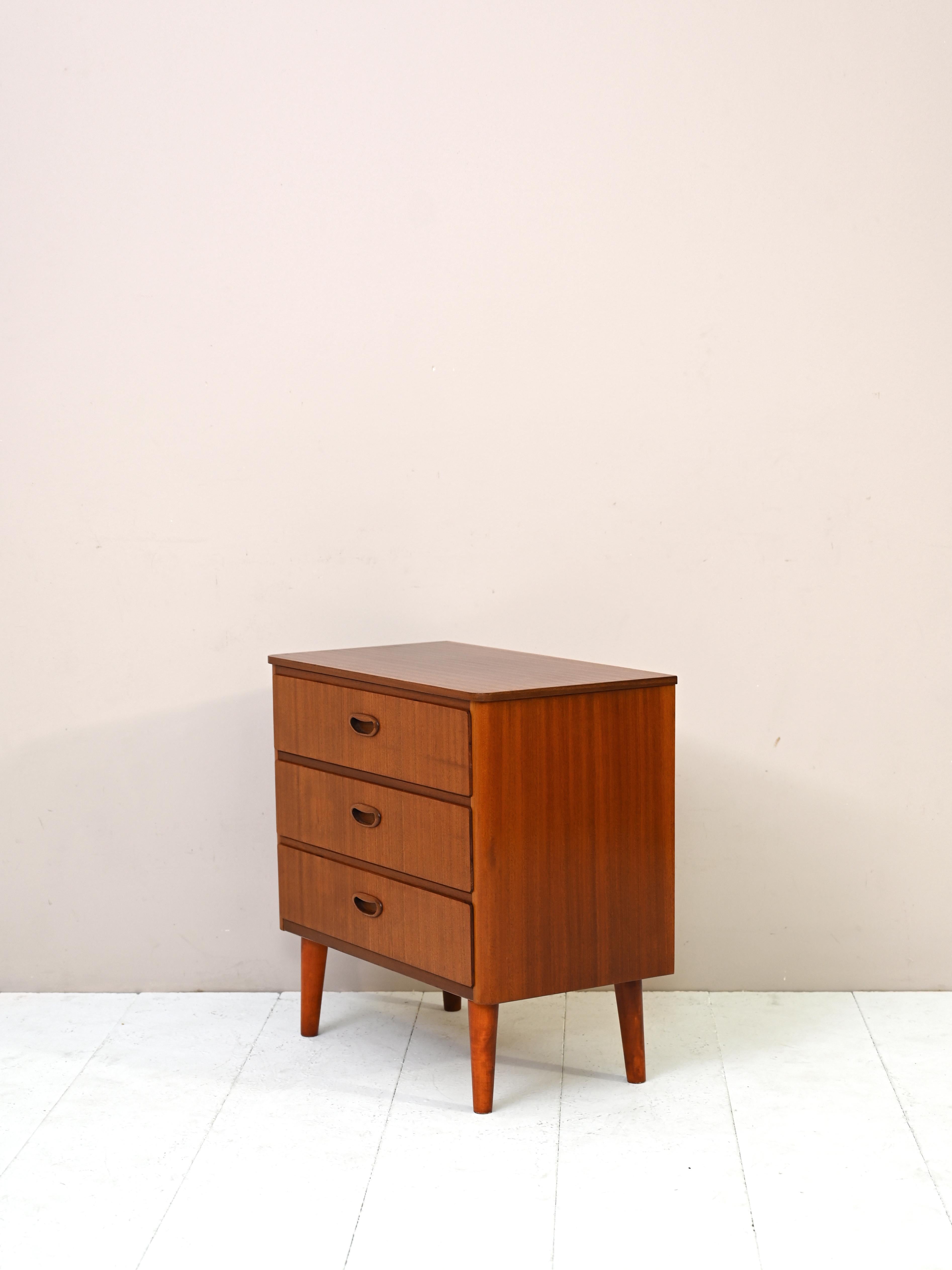 Small Swedish Mahogany Chest of Drawers In Good Condition In Brescia, IT
