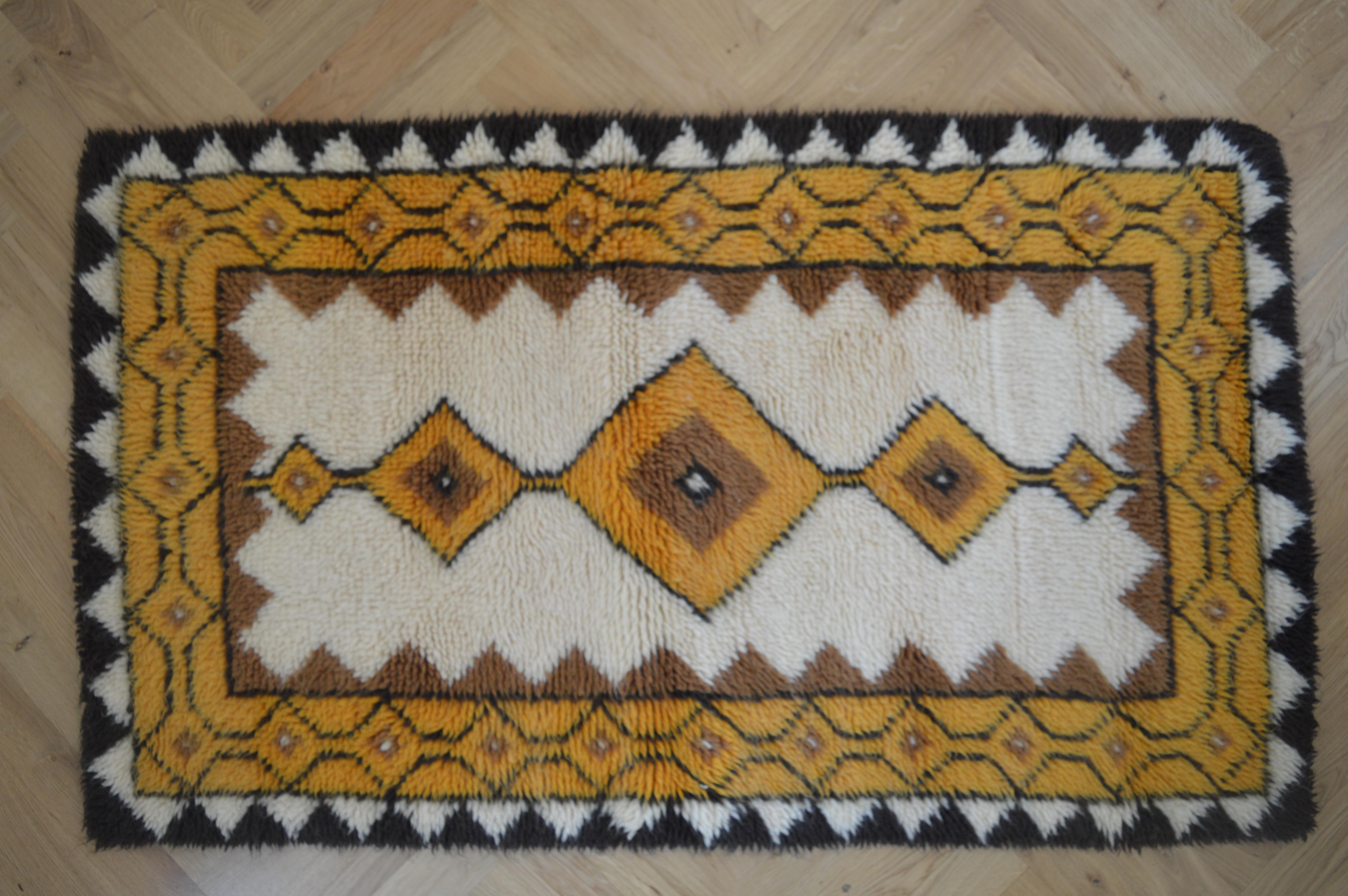 Mid-20th Century Small Swedish Midcentury Carpet, Rug, 1970s