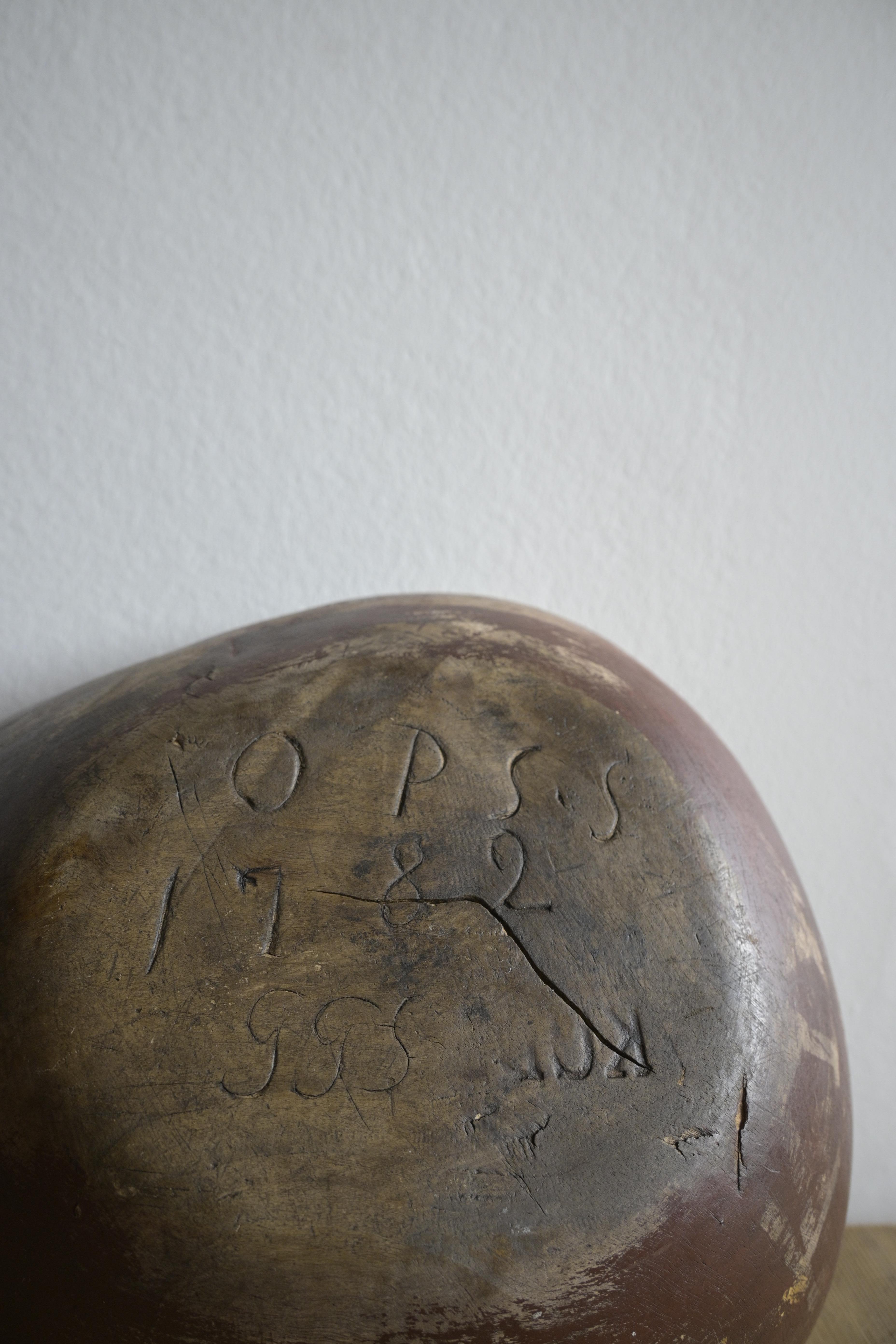 Pequeño cuenco sueco de raíces fechado en 1782 Tallado en venta