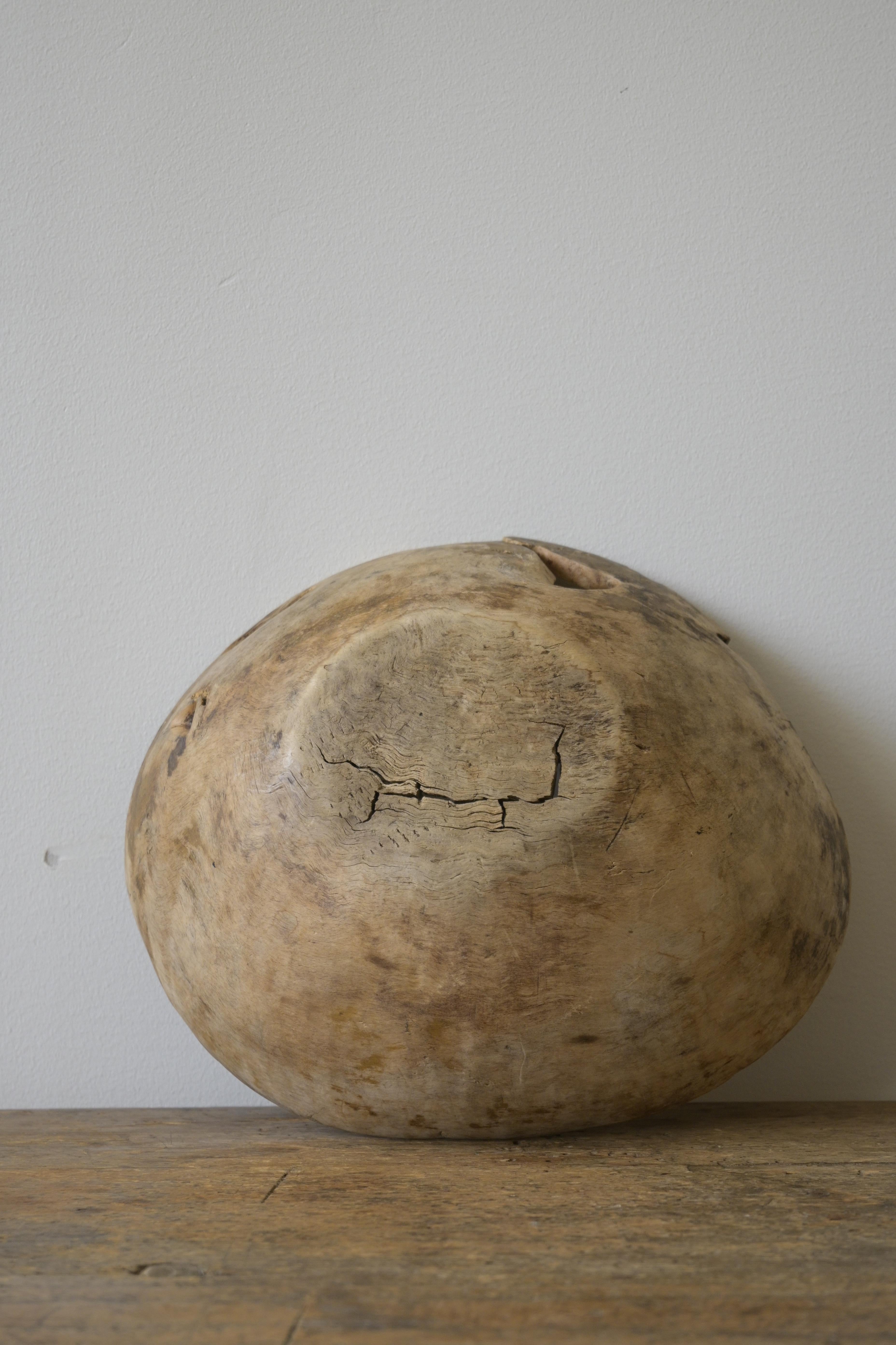 Small Swedish Root Bowl early 18th century For Sale 7