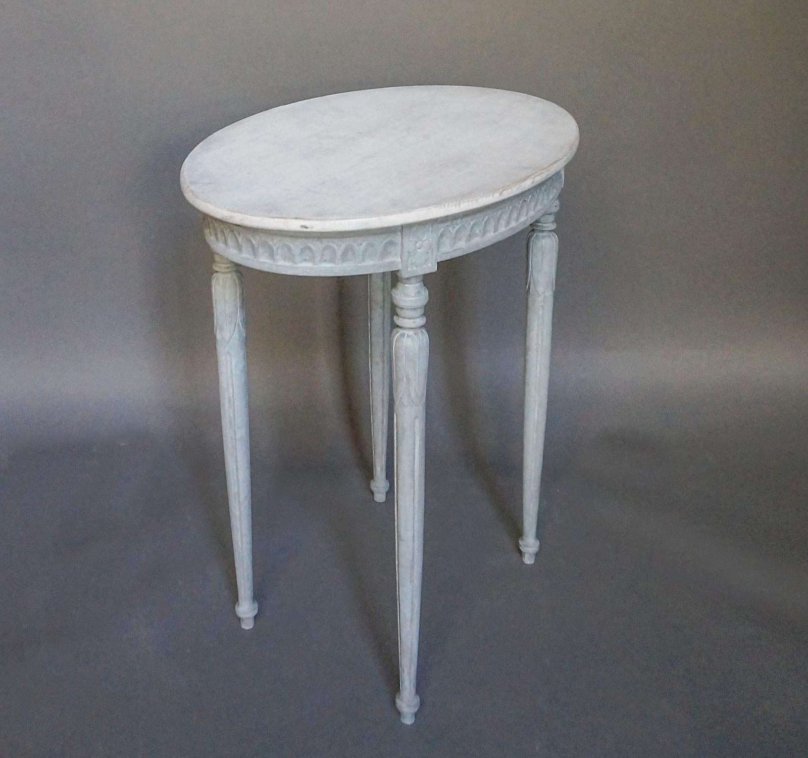 Small Swedish Serving Table in the Gustavian Style (Gustavianisch)