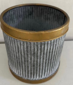 Waschbecken aus vergoldetem Metall im schwedischen Stil mit vergoldeter Kante und Vintage-Gefühl