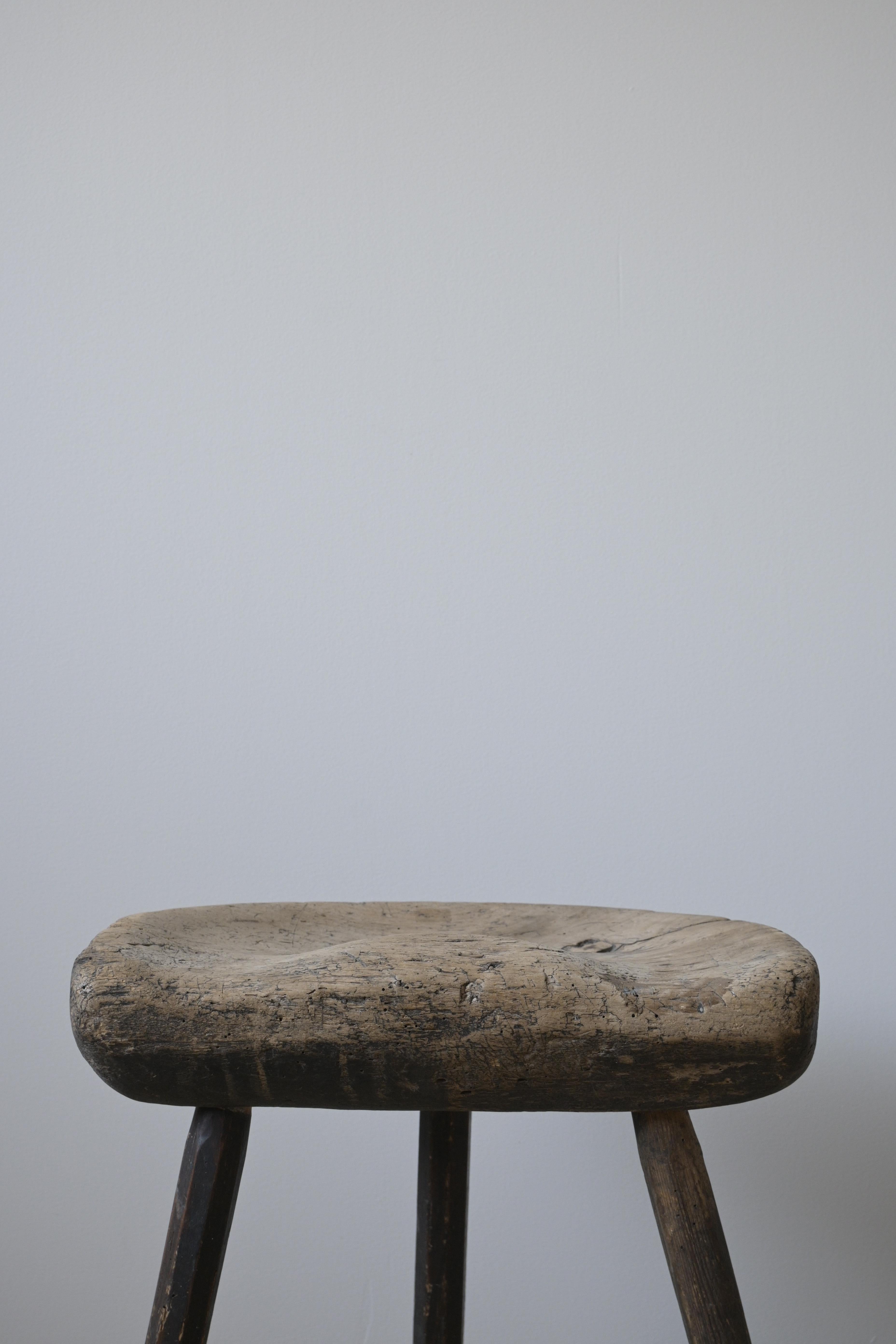 Suédois Petit tabouret suédois à trois pieds, vers 1780 en vente
