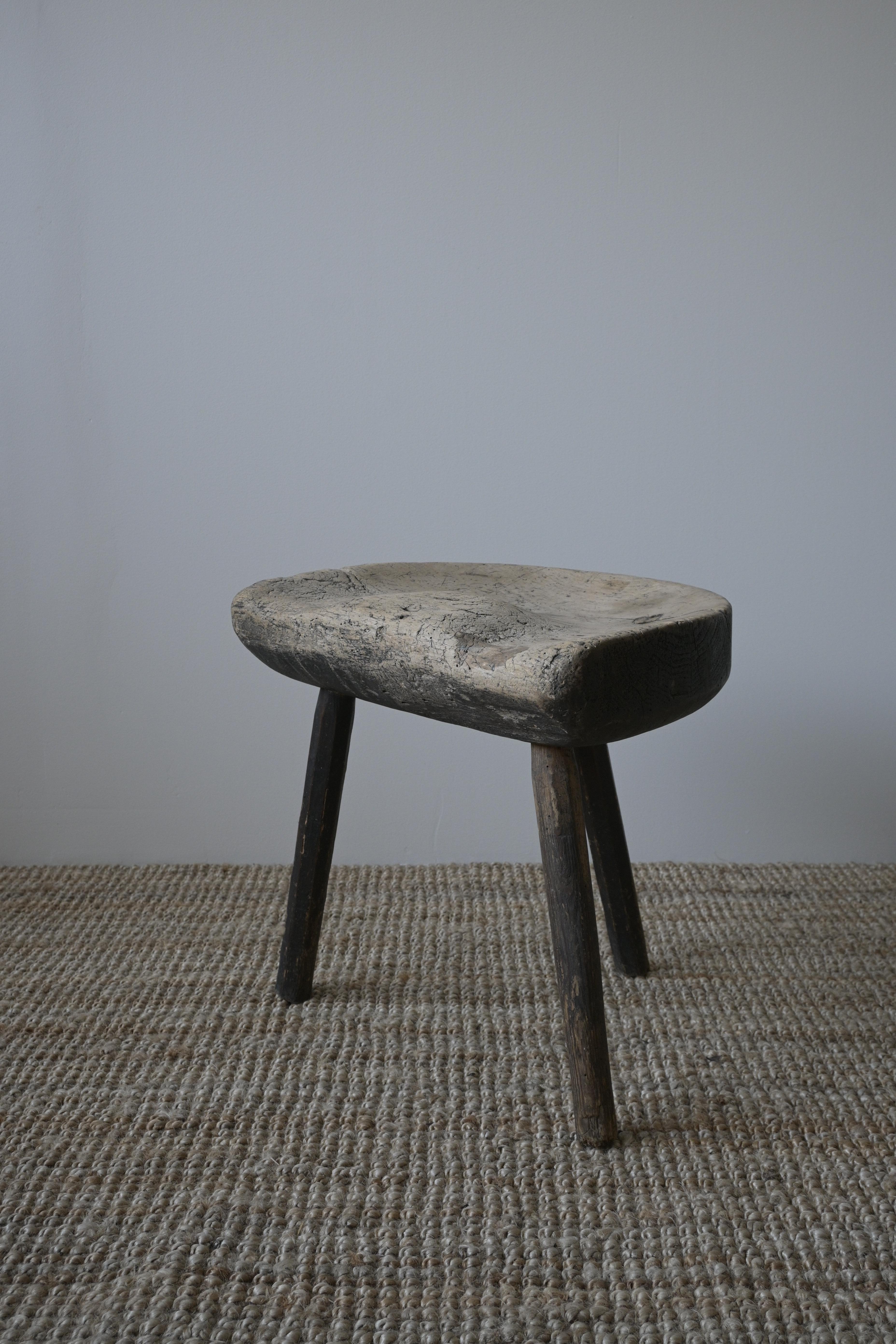 Petit tabouret suédois à trois pieds, vers 1780 Bon état - En vente à Farsta, SE