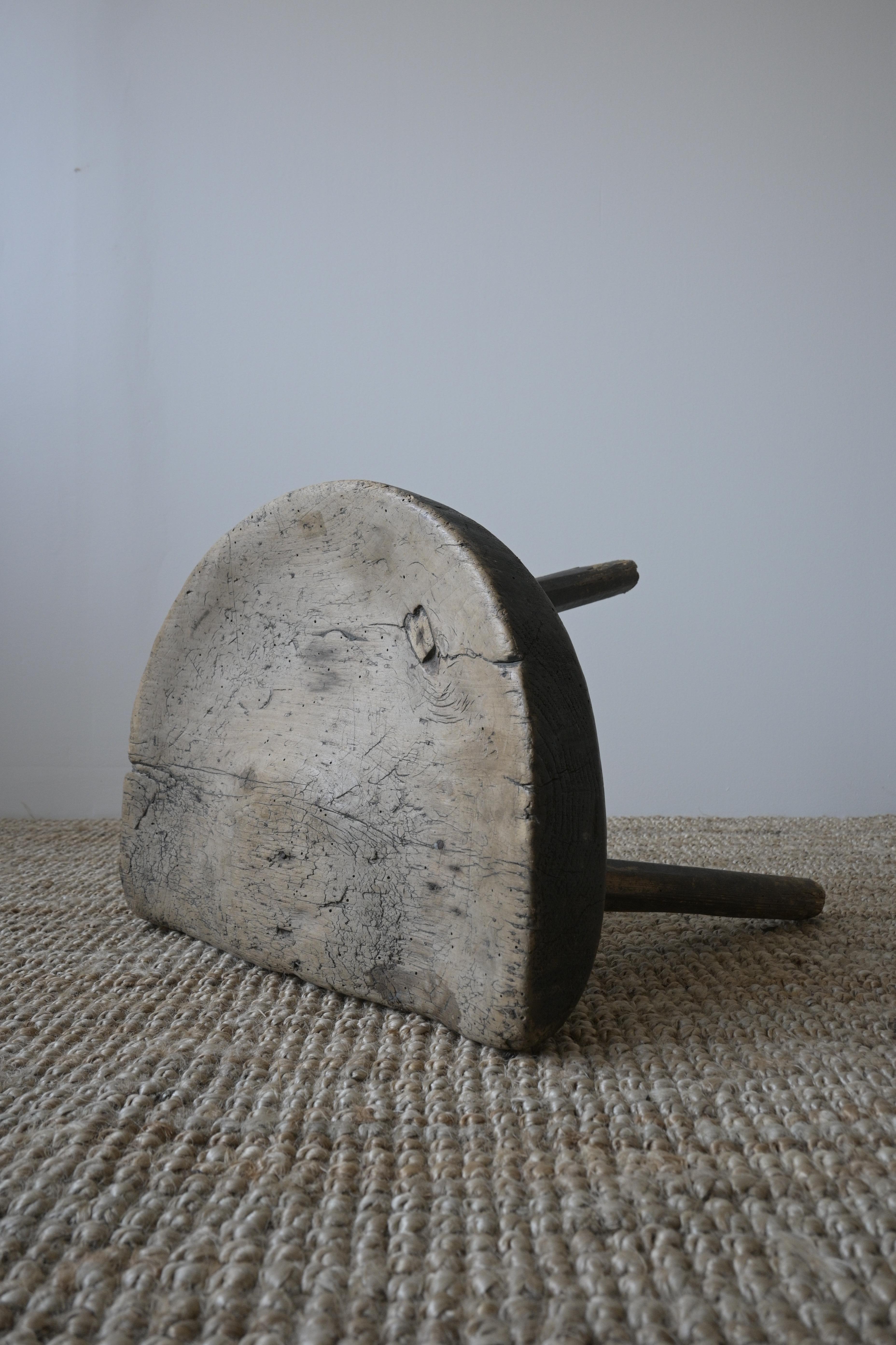 Pin Petit tabouret suédois à trois pieds, vers 1780 en vente