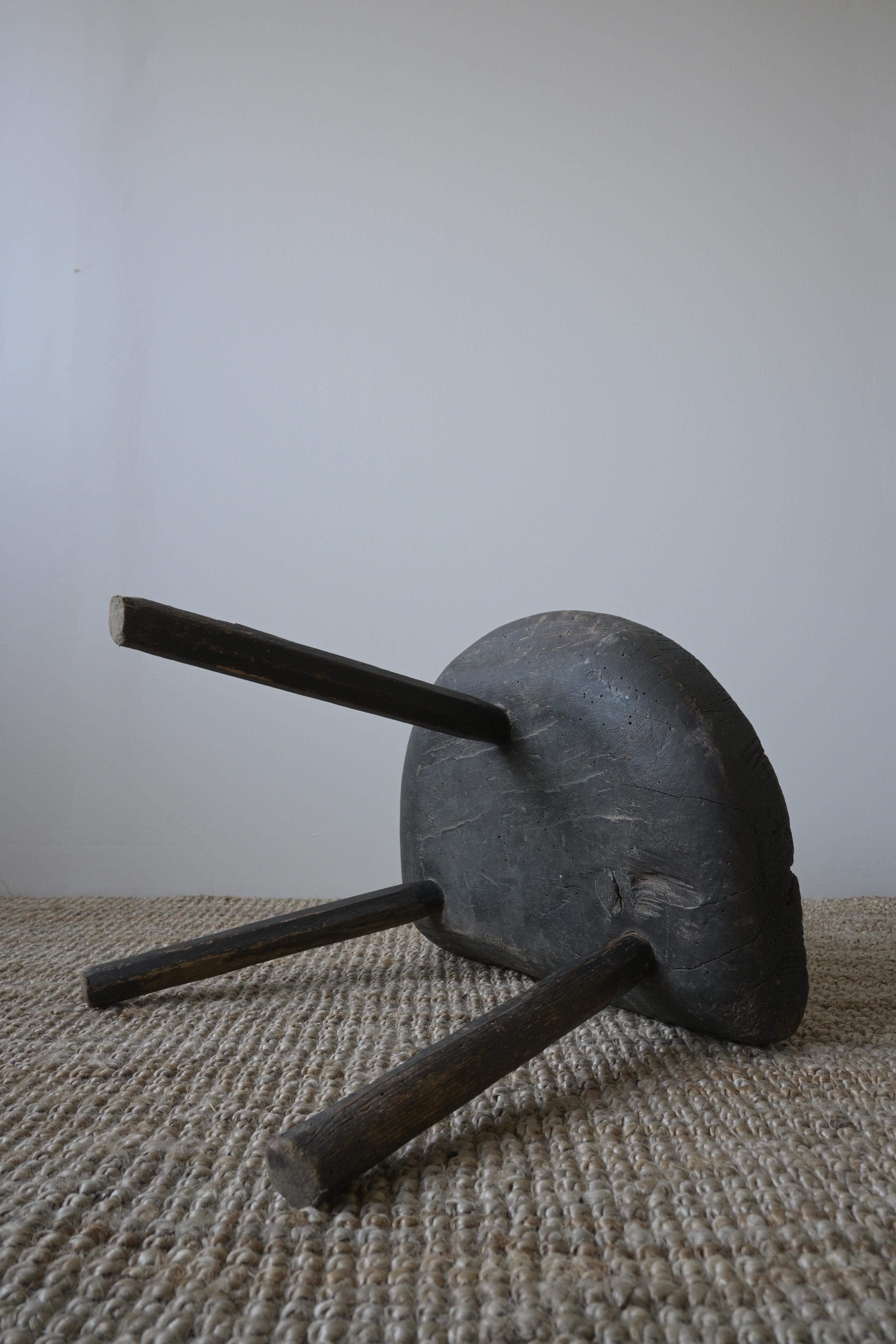 Petit tabouret suédois à trois pieds, vers 1780 en vente 1