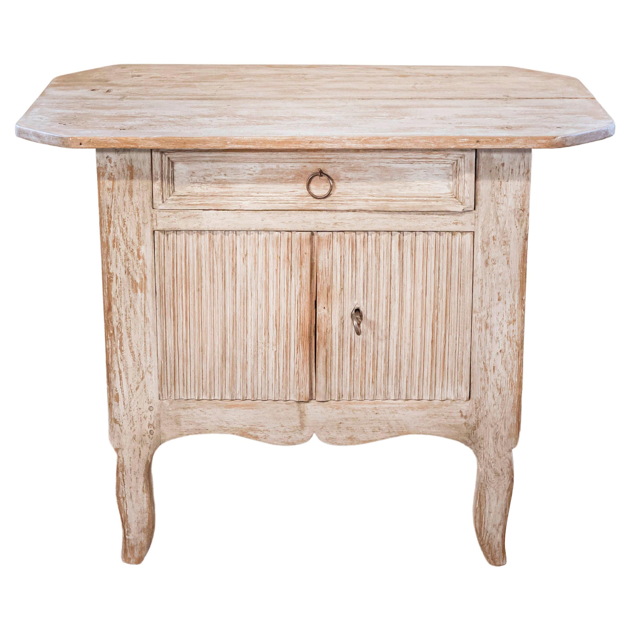 Piccola credenza svedese di transizione del 1790 dipinta con cassetti e doppie ante