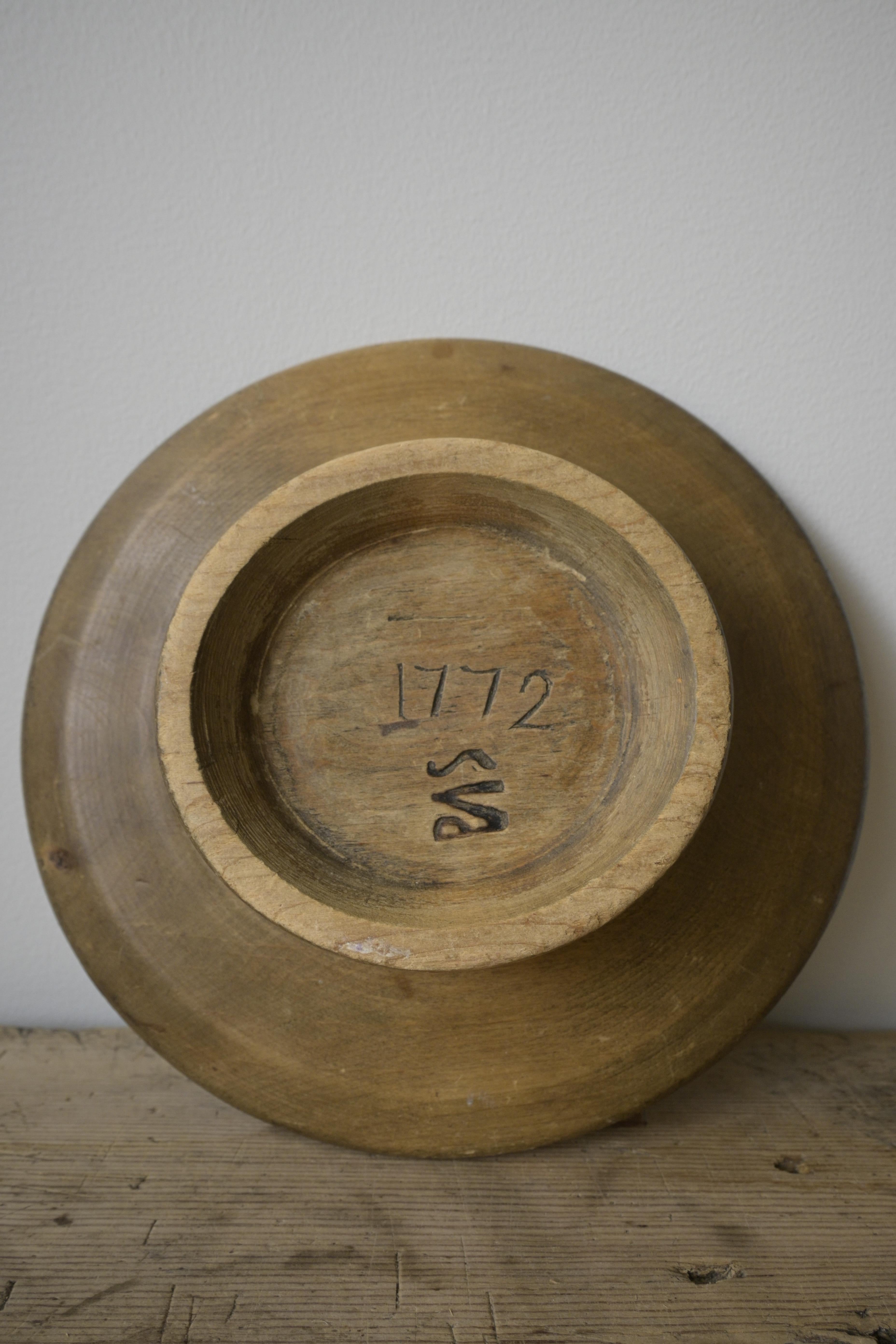 Small Swedish Turned Serving Platter 'Sovelfat' dated 1772 For Sale 7