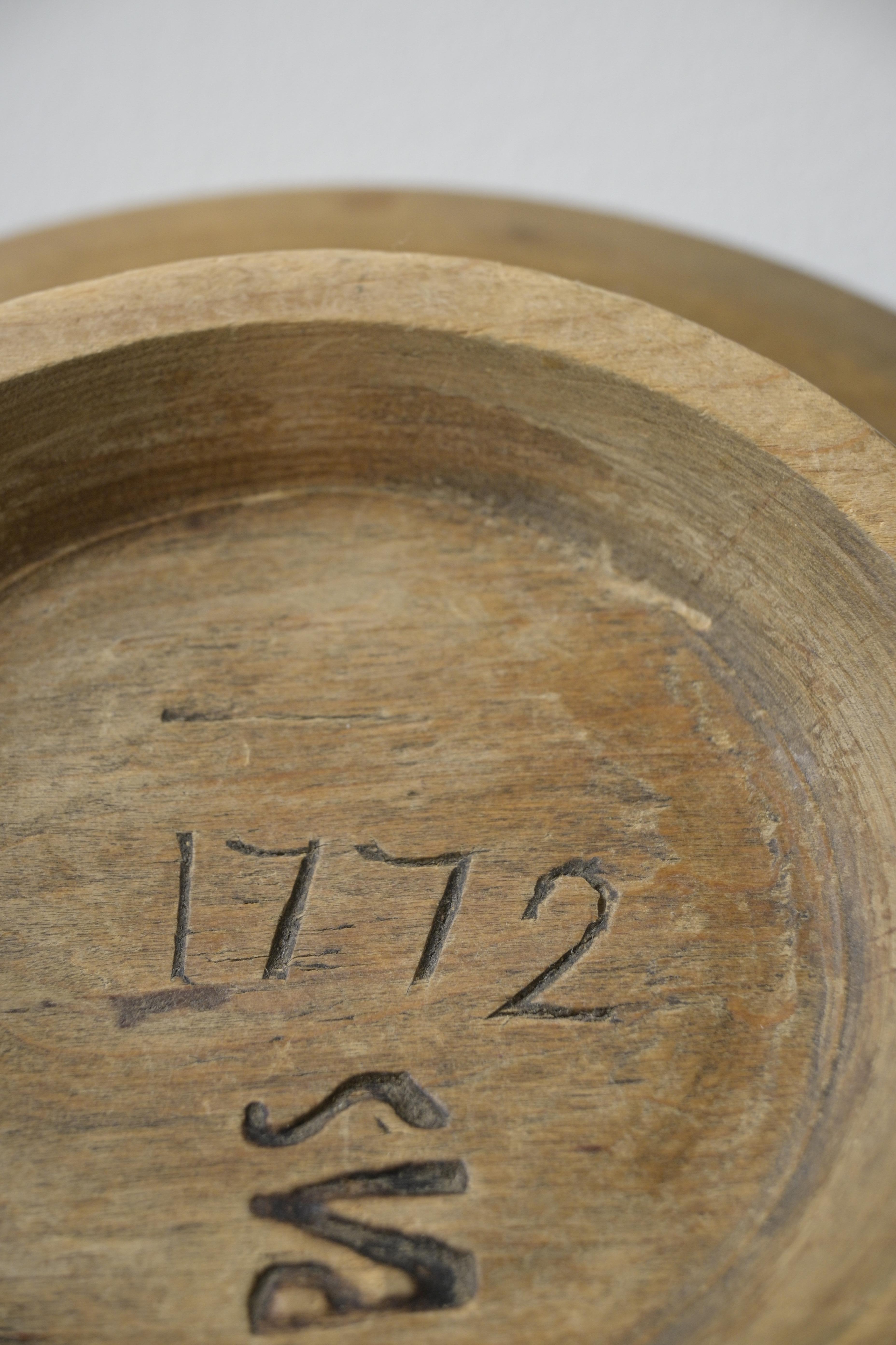 Late 18th Century Small Swedish Turned Serving Platter 'Sovelfat' dated 1772 For Sale