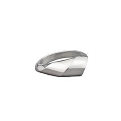 Anello "Small Swell Wave" in argento sterling 925 di Leonie Simpson