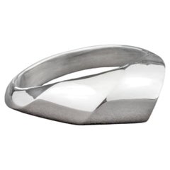 Anello "Small Swell Wave" in argento sterling 925 di Leonie Simpson