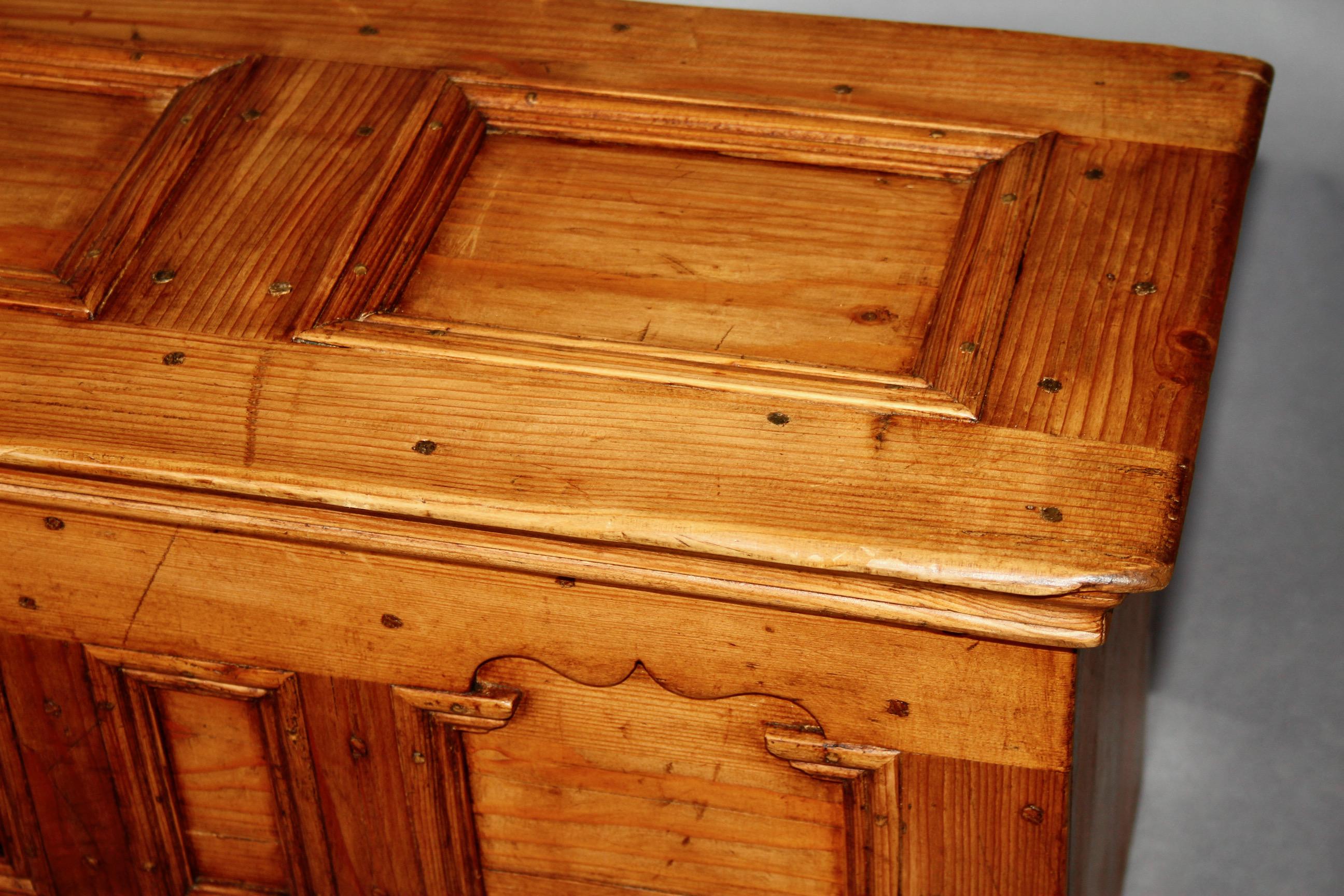 Late 19th Century Small Swiss alp  pine trunk For Sale