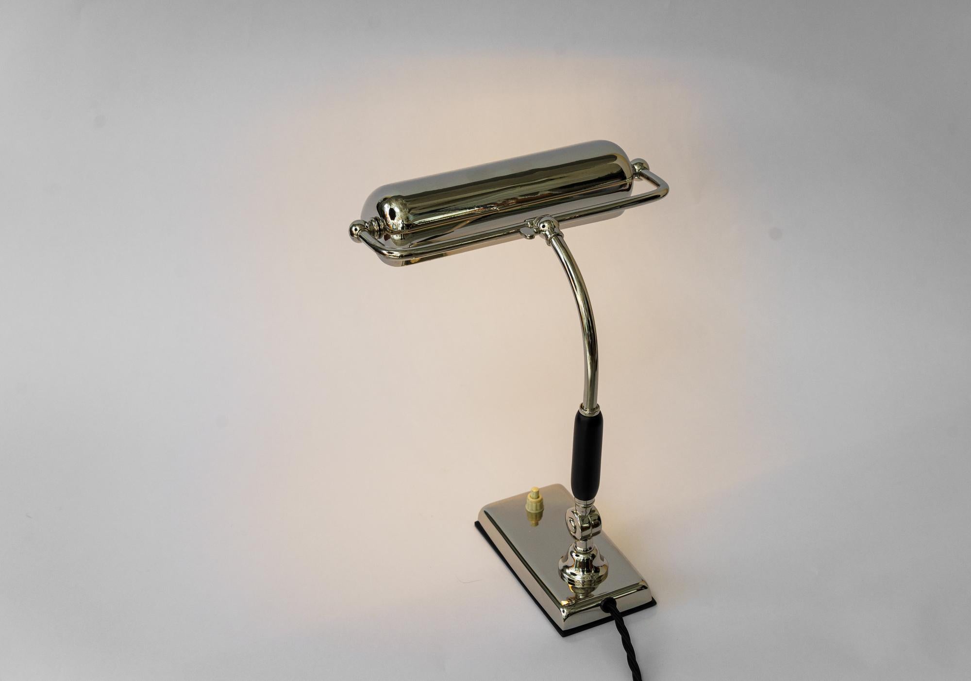 Petite lampe de bureau Art Déco pivotante « Nickel - Plated » Vienne vers les années 1920 en vente 9