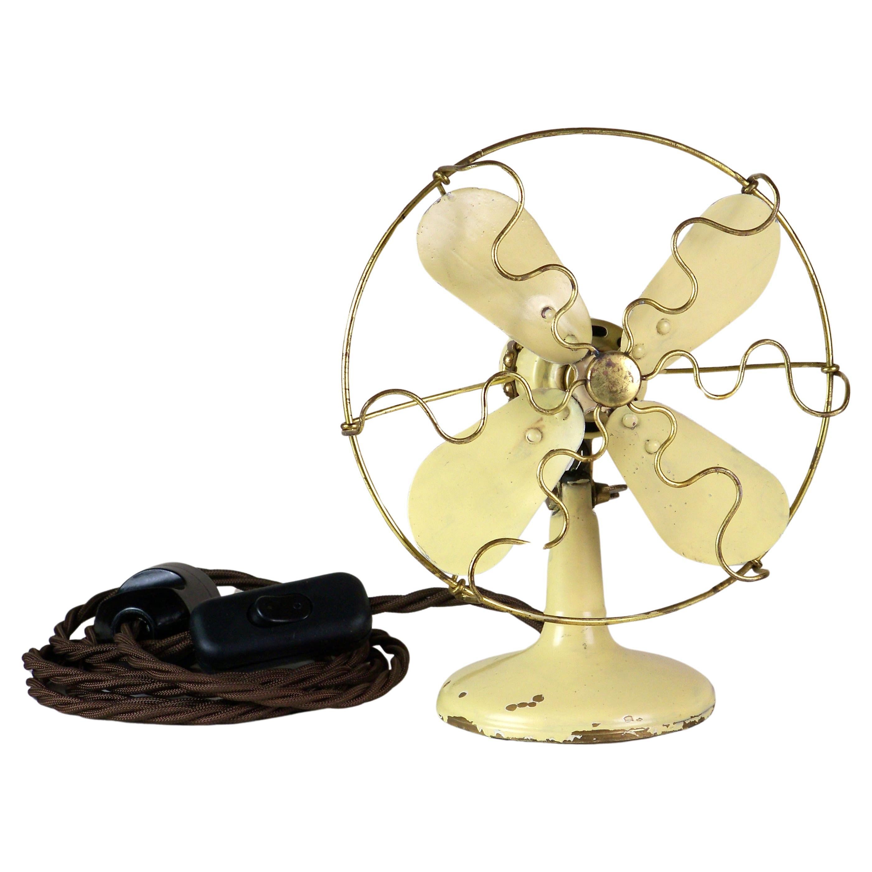 Small Table fan SIEMENS, 220V - 1940s  For Sale