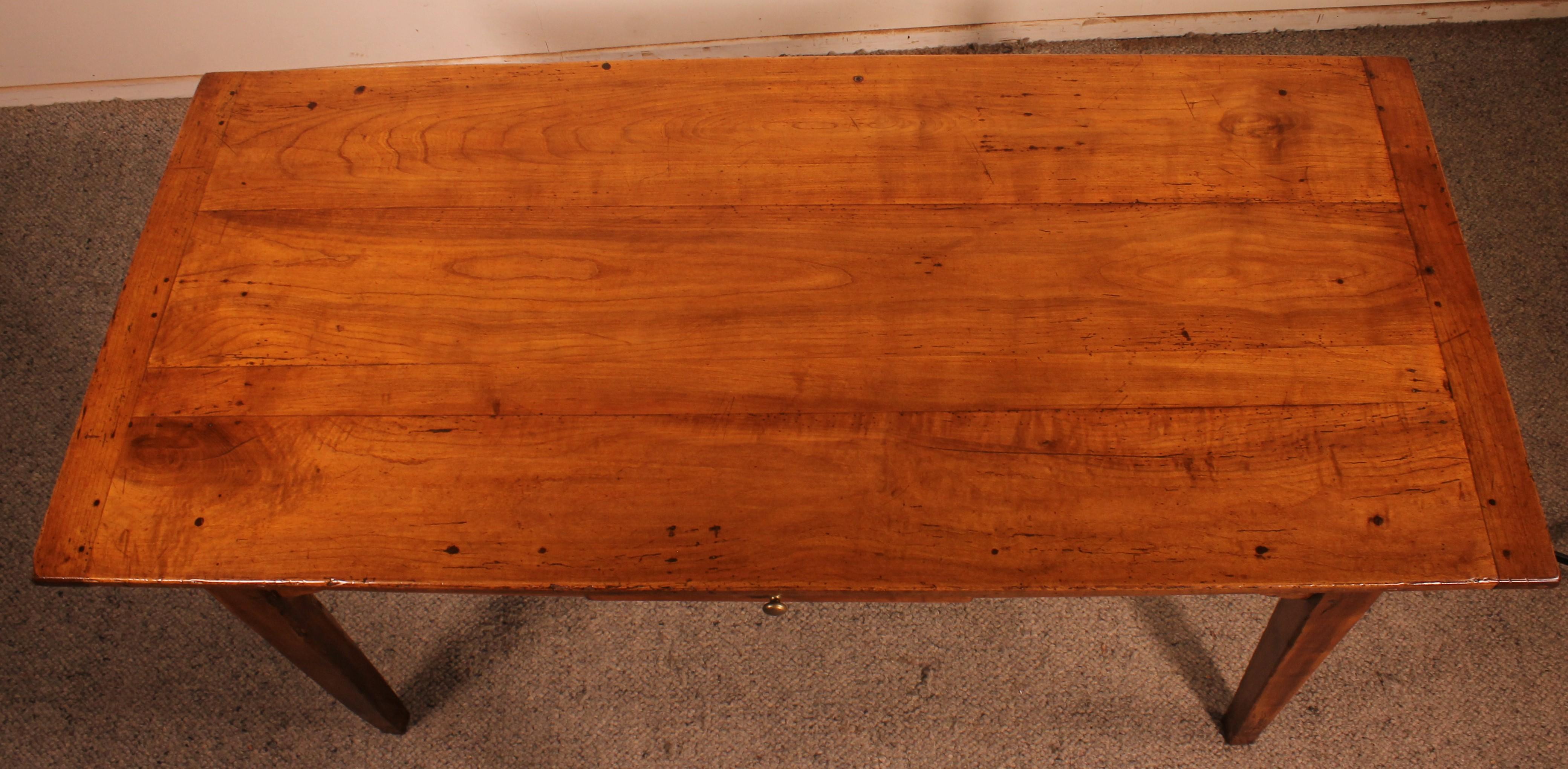 Tisch aus Kirschbaumholz aus dem 19. Jahrhundert im Angebot 5
