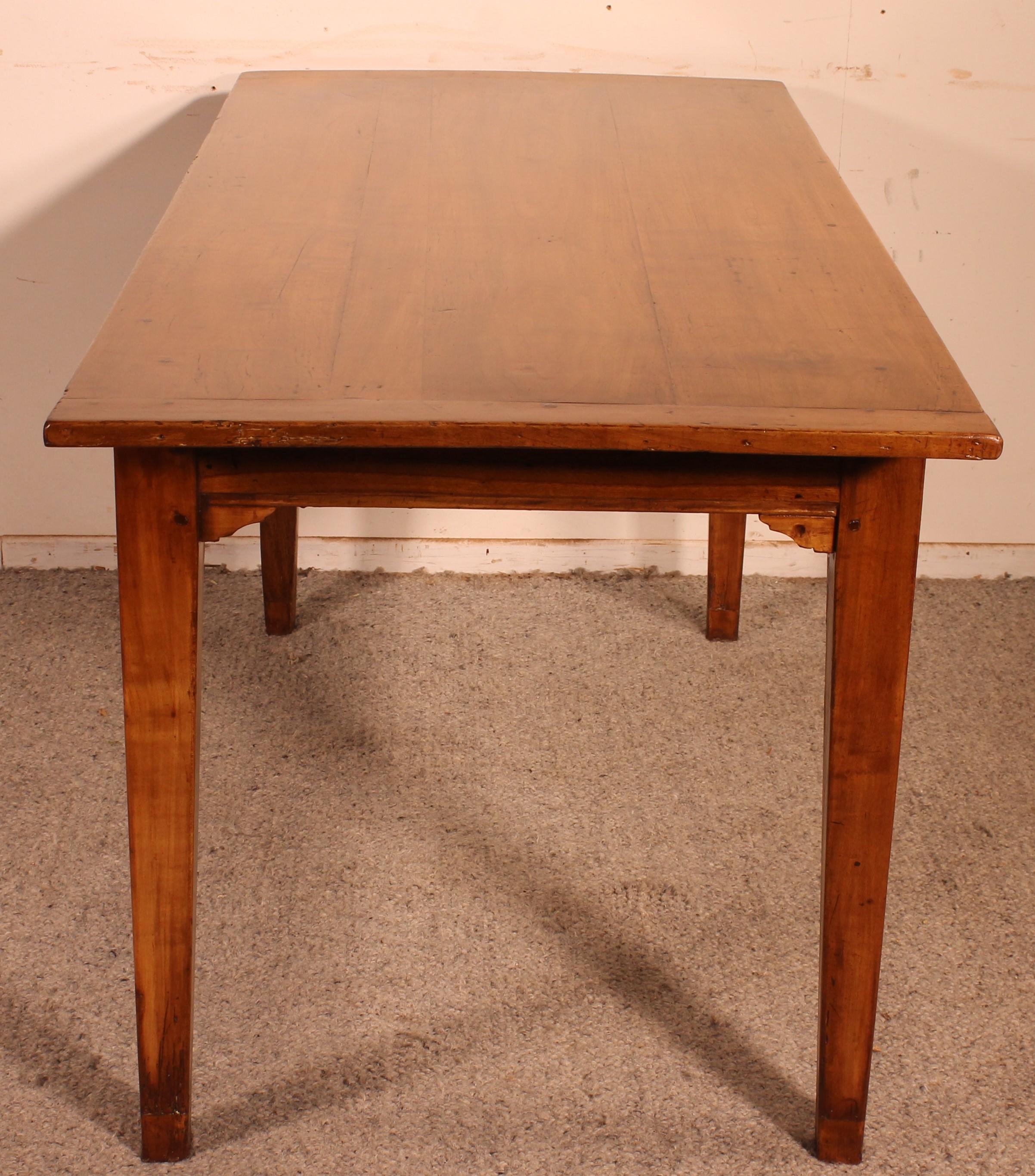 Tisch aus Kirschbaumholz aus dem 19. Jahrhundert im Zustand „Gut“ im Angebot in Brussels, Brussels
