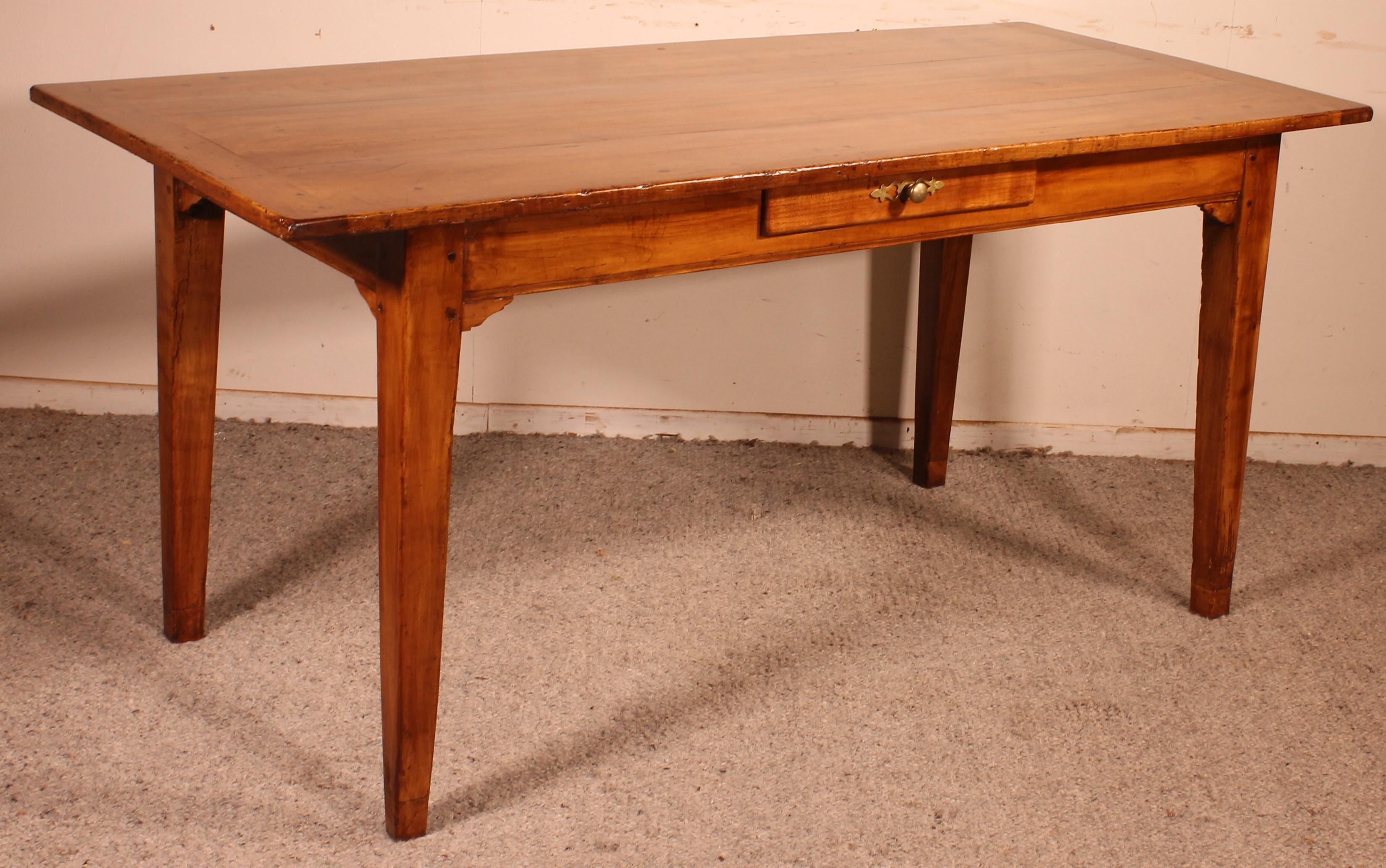 Tisch aus Kirschbaumholz aus dem 19. Jahrhundert im Angebot 3