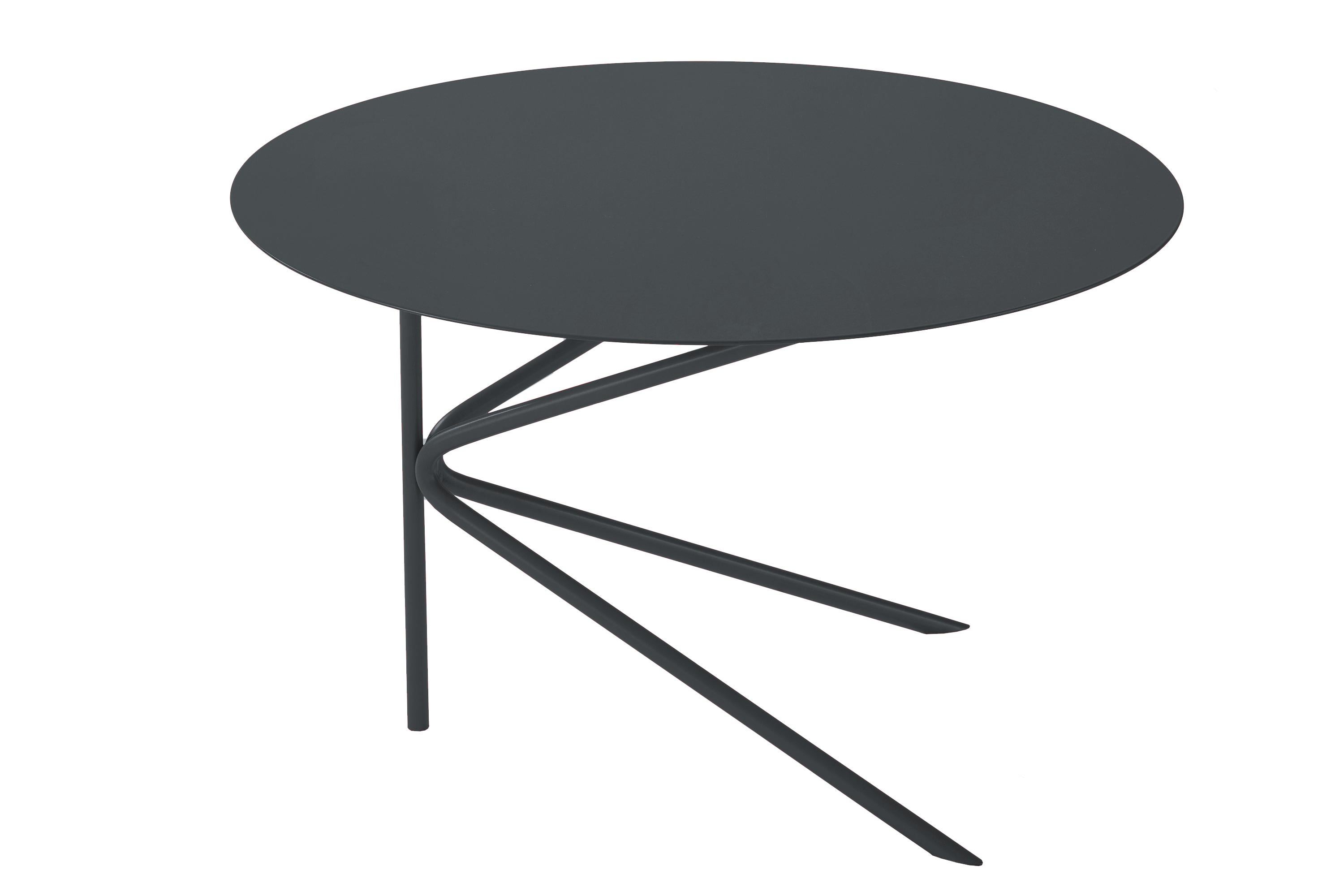 Petite table en métal 