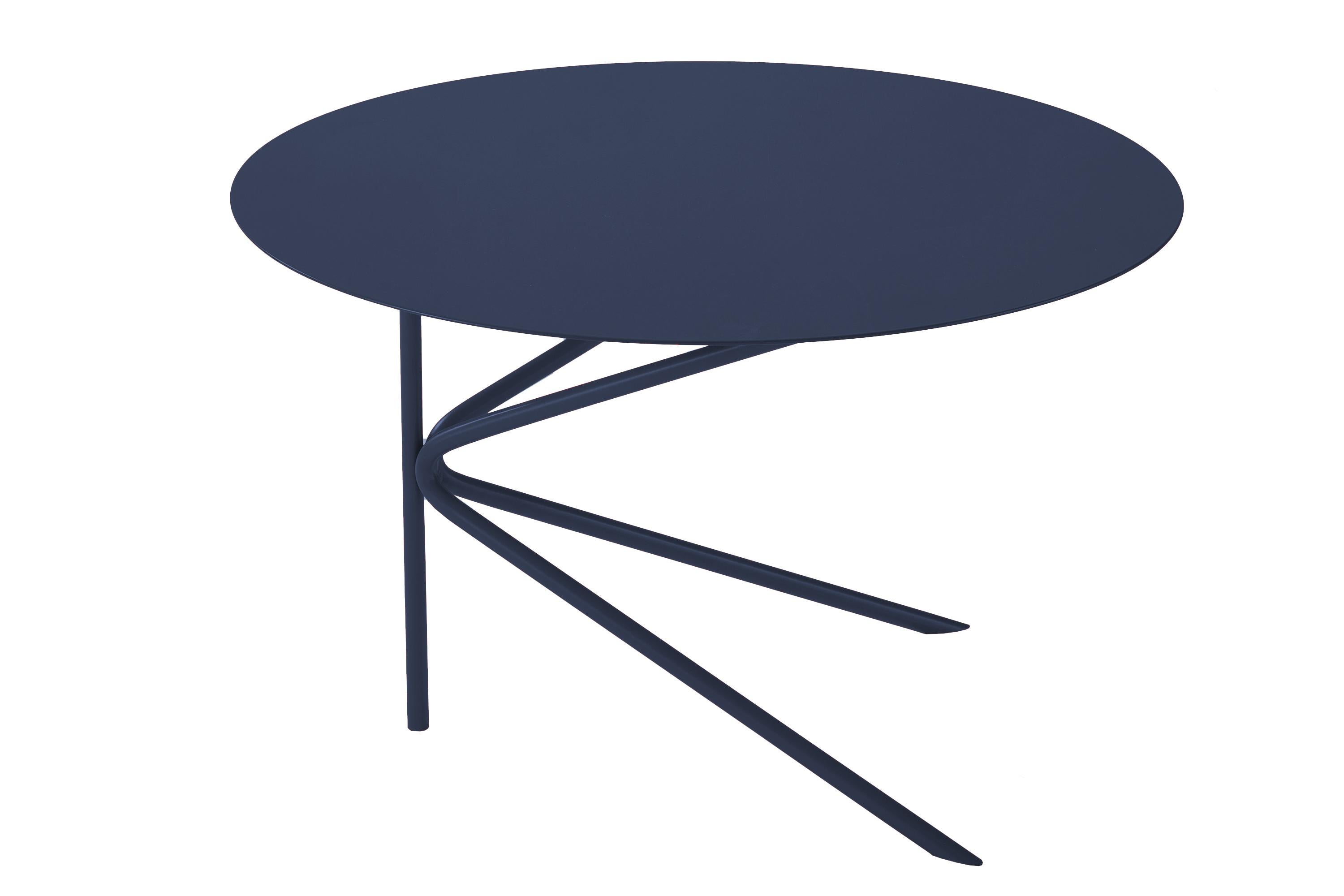 Petite table en métal 