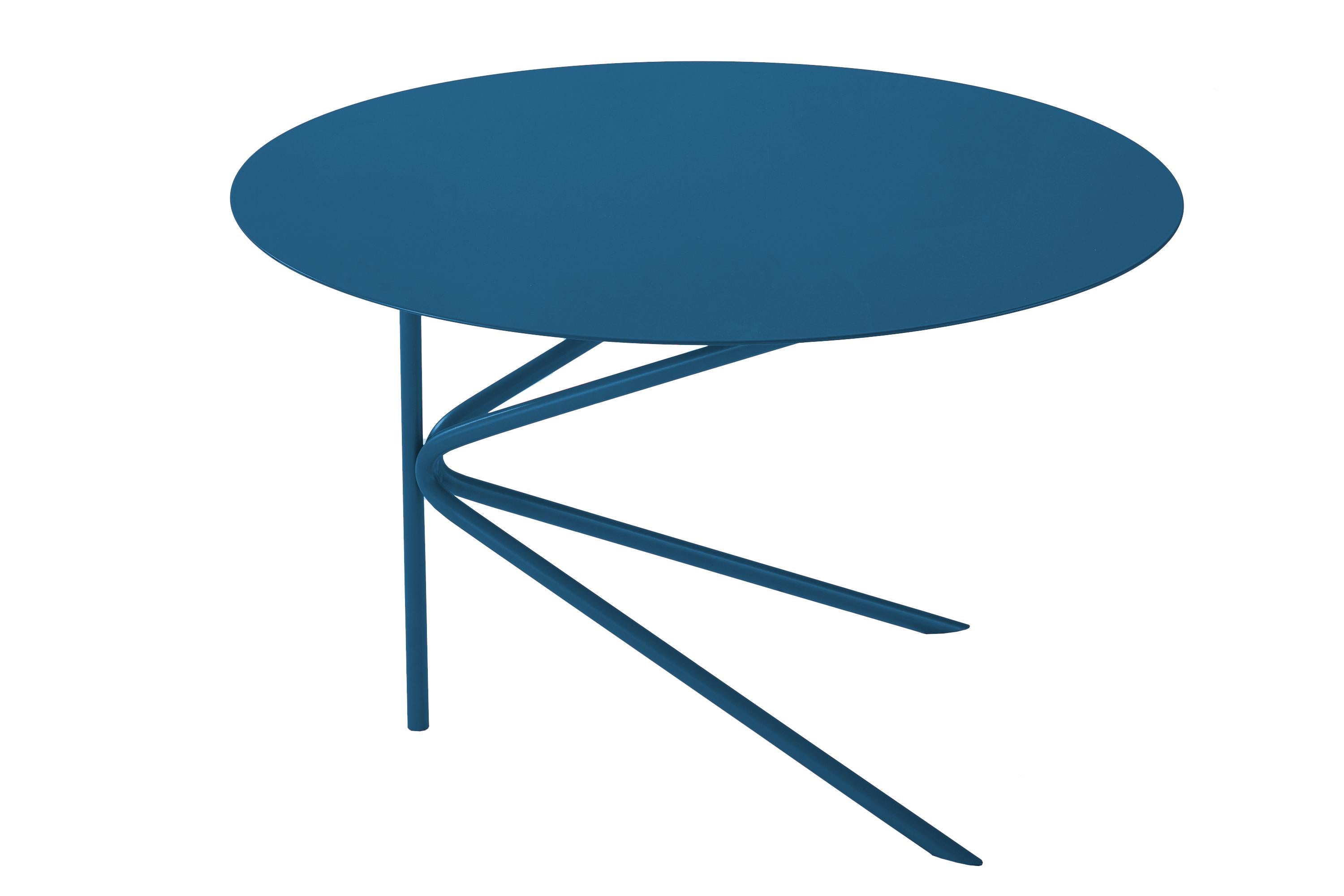 Petite table en métal 