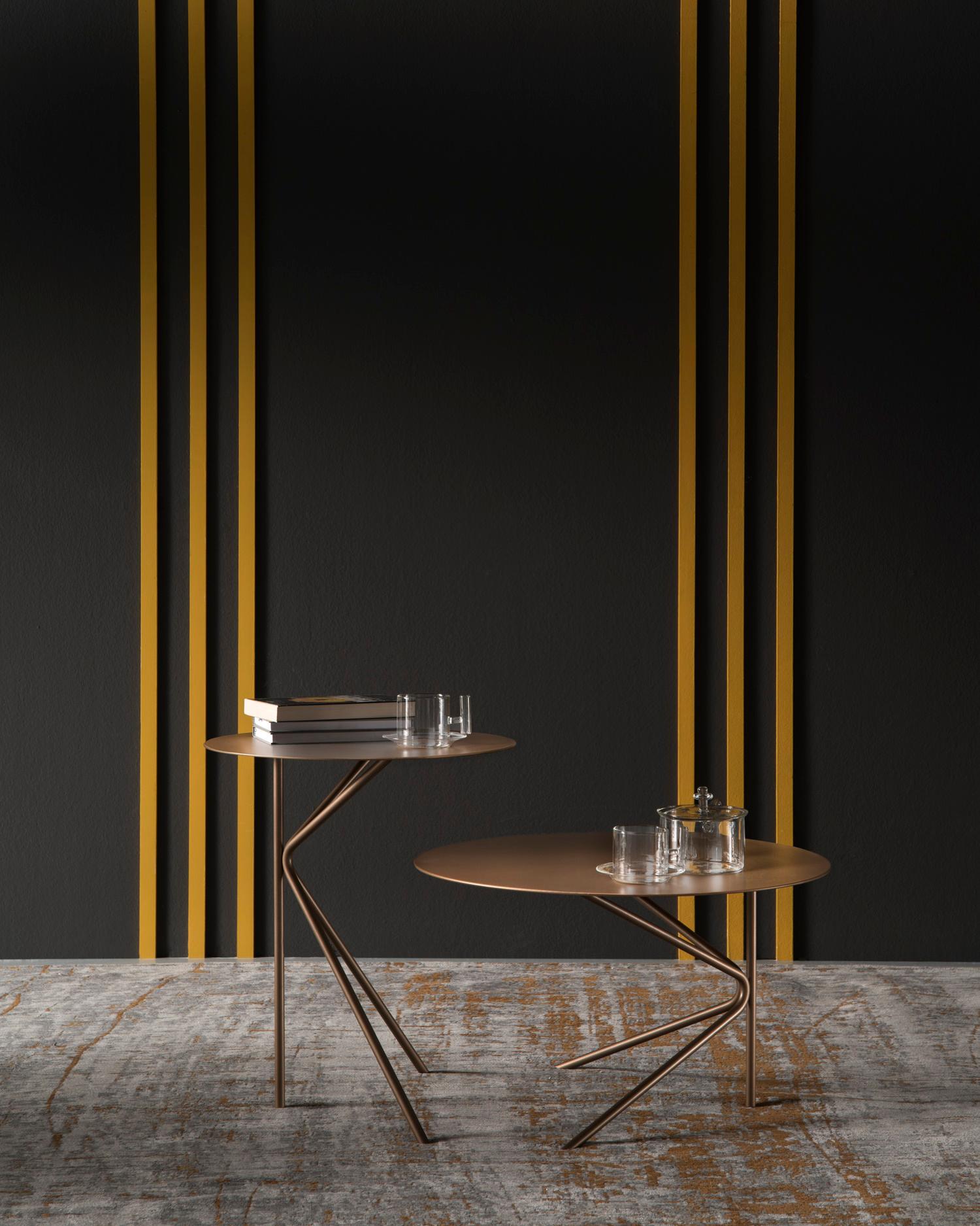 Petite table en métal 
