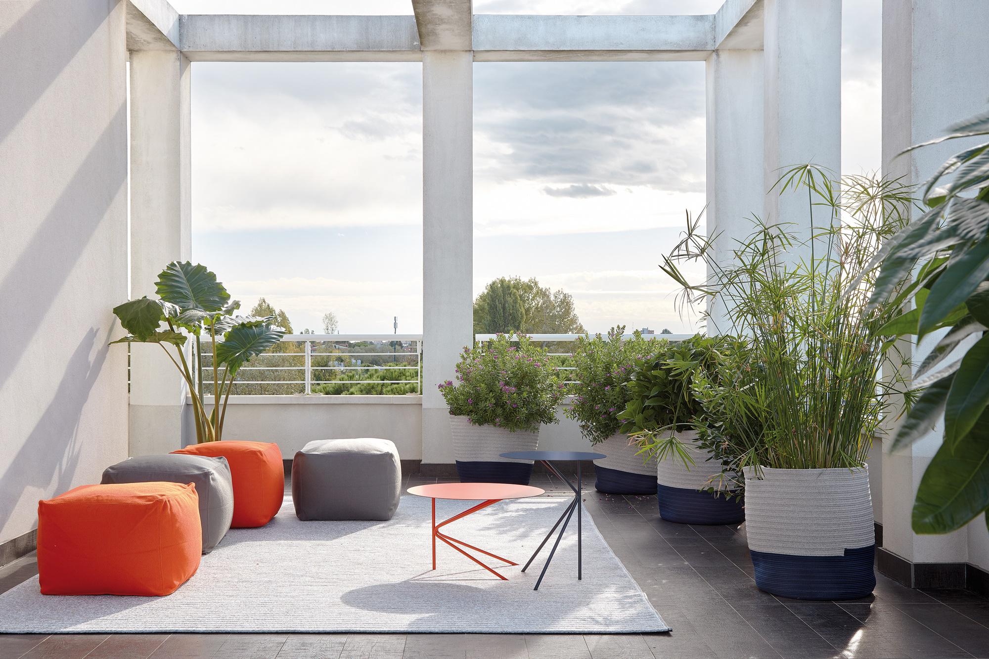 Moderne Petite table en métal 