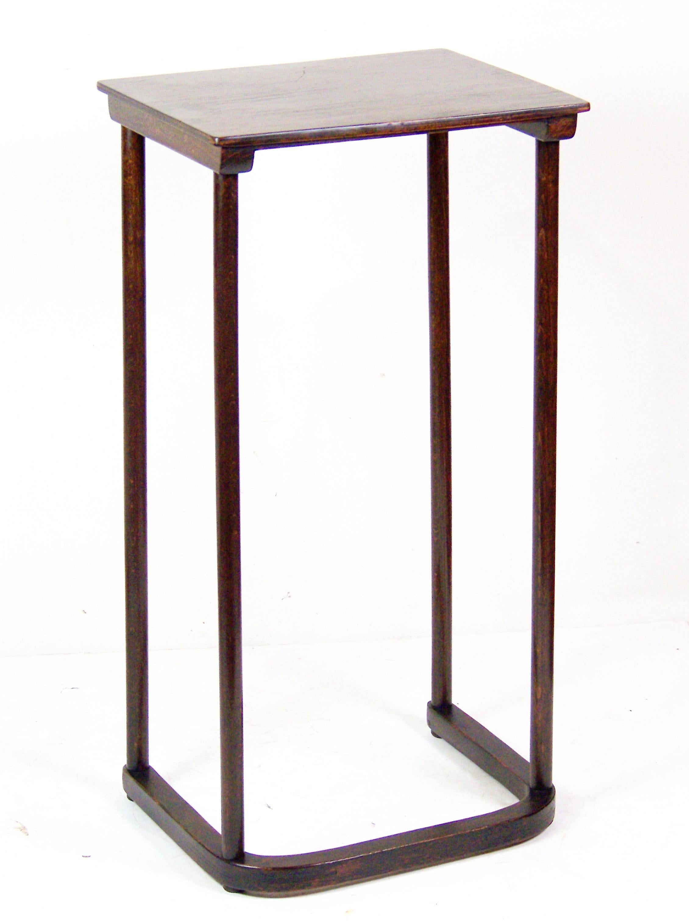 Etat d'origine avec une agréable patine d'ancienneté, parfaitement nettoyé et repoli avec une finition shelack.  

