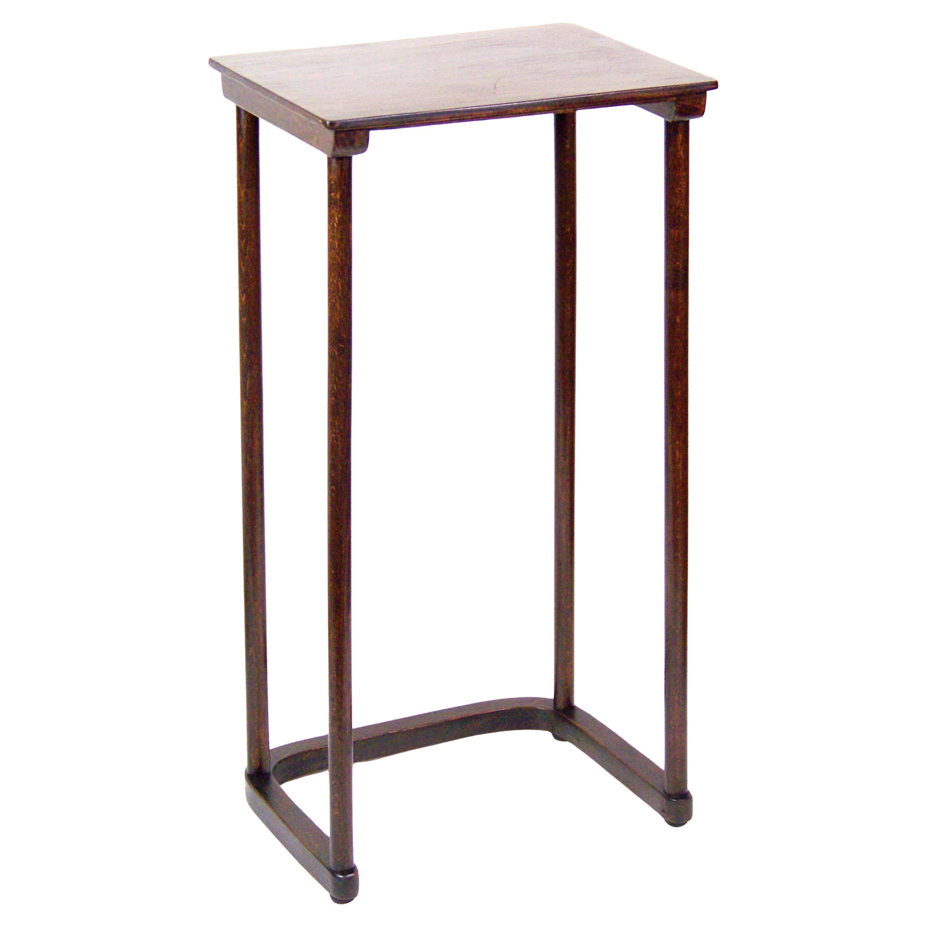 Petite table J&J Kohn Nr.986 de Joseff Hoffmann