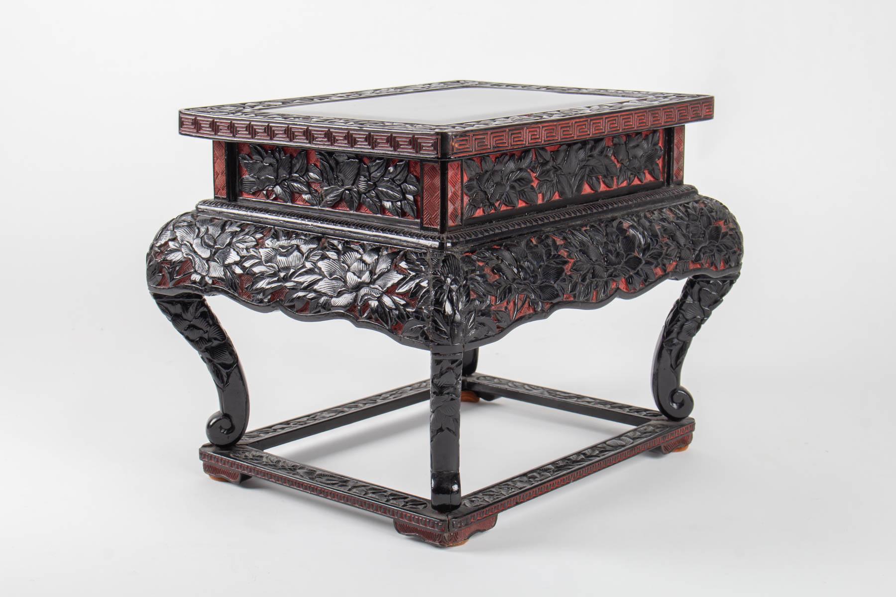 Chinese Small Table Lacquer Bicolour Chiselled Decor Peonies, China, 19th Century