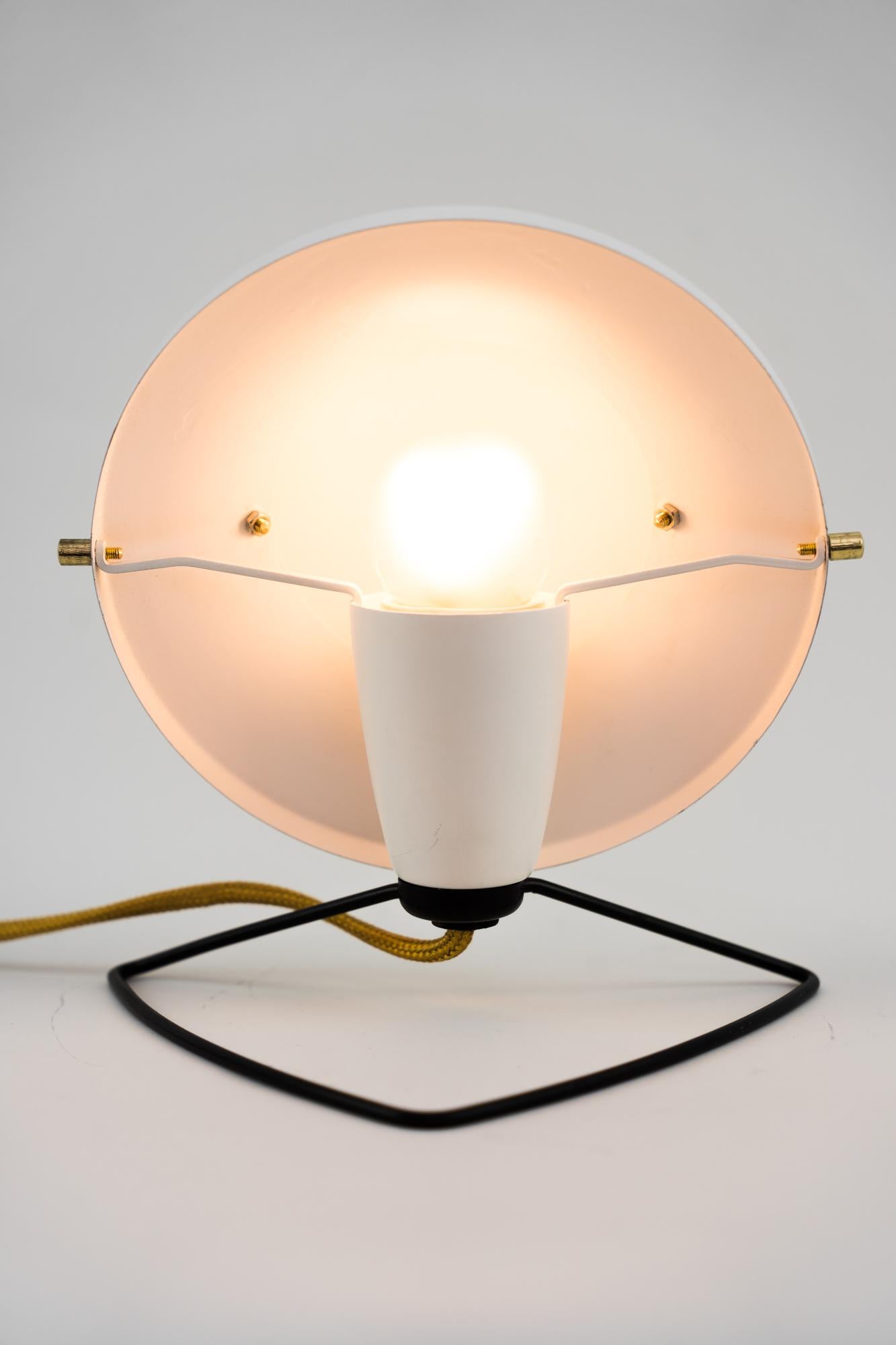 Petite lampe de table datant des années 1960 en vente 5