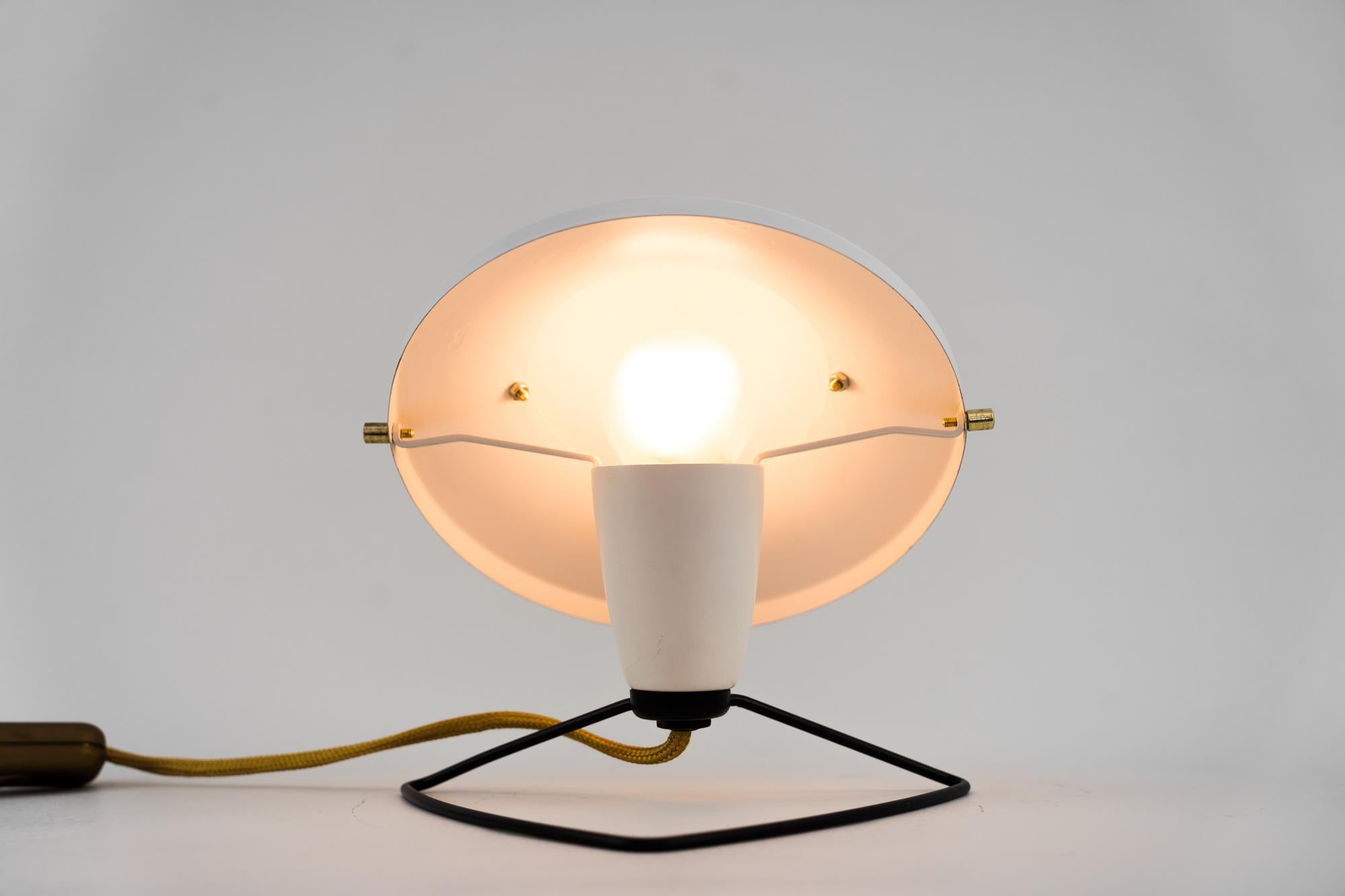 Petite lampe de table datant des années 1960 en vente 8