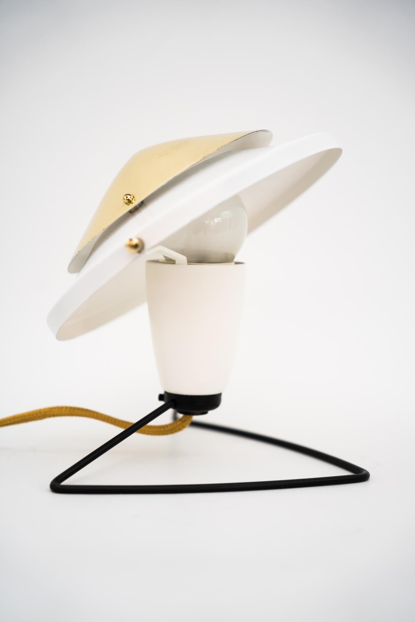 Milieu du XXe siècle Petite lampe de table datant des années 1960 en vente