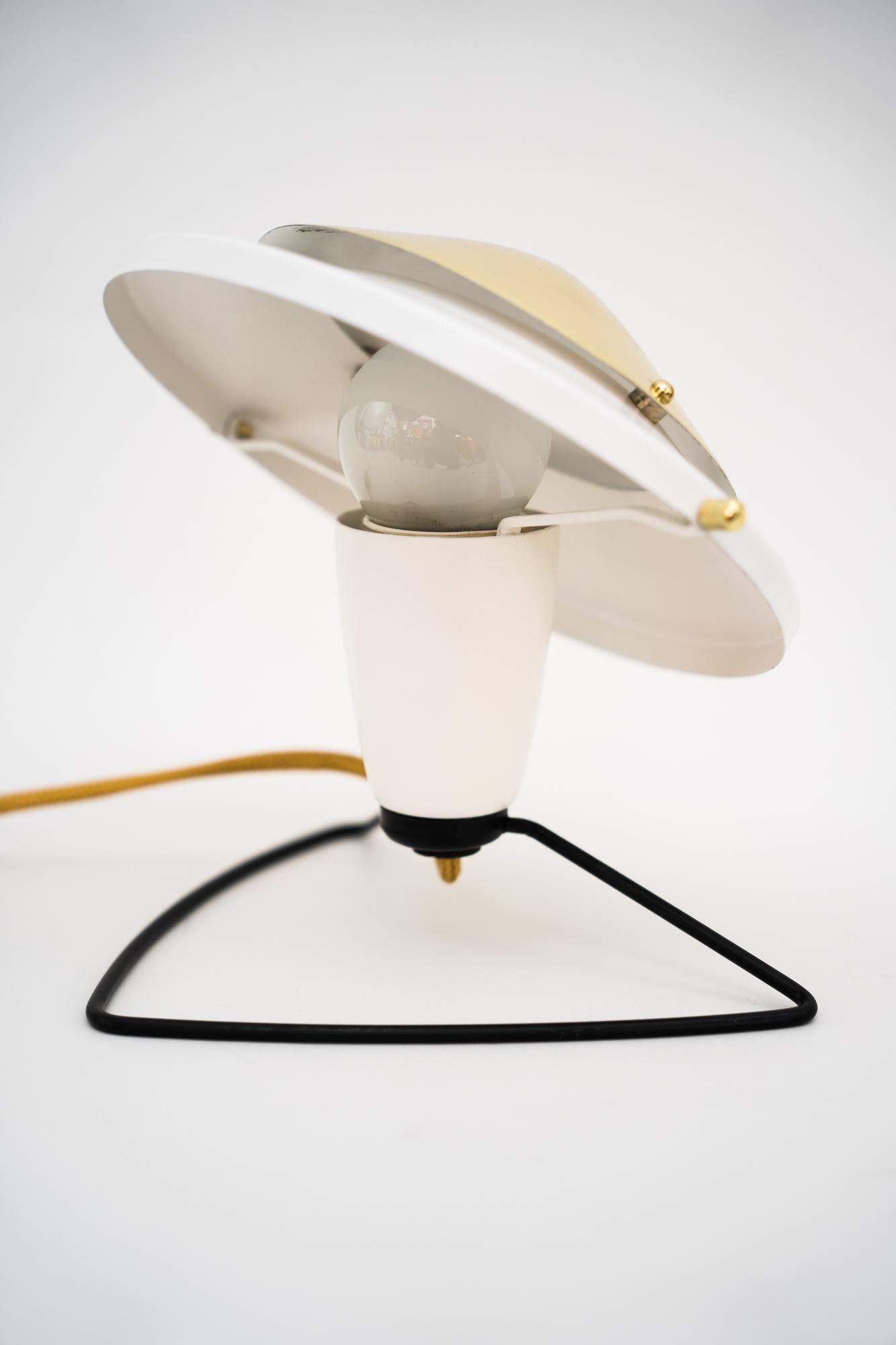 Métal Petite lampe de table datant des années 1960 en vente
