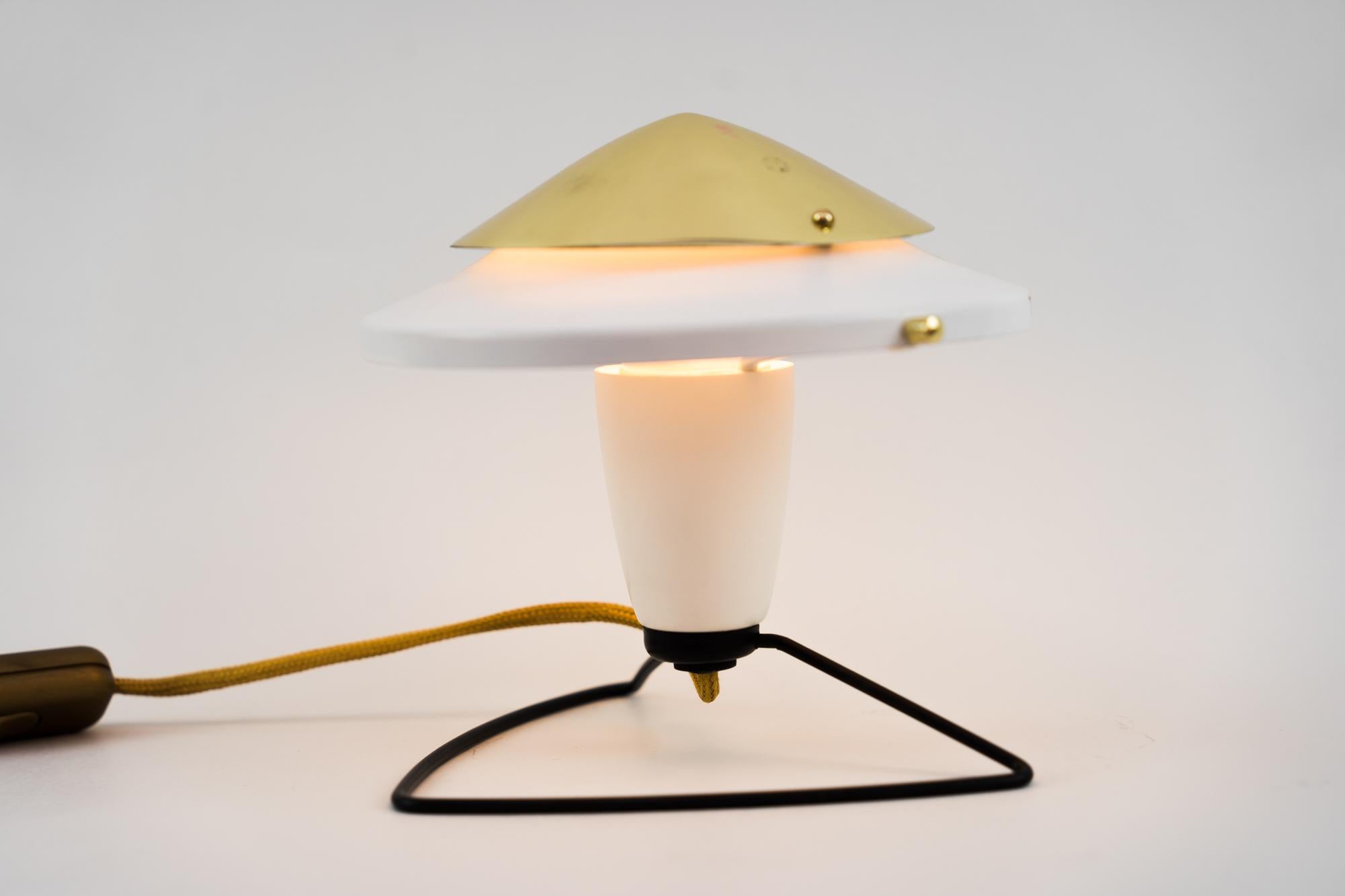 Petite lampe de table datant des années 1960 en vente 1
